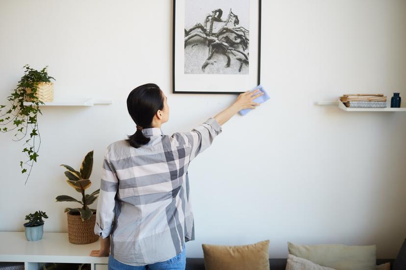 Bilder reinigen: Pflege für Leinwand-, Glas- und mehrteilige Bilder