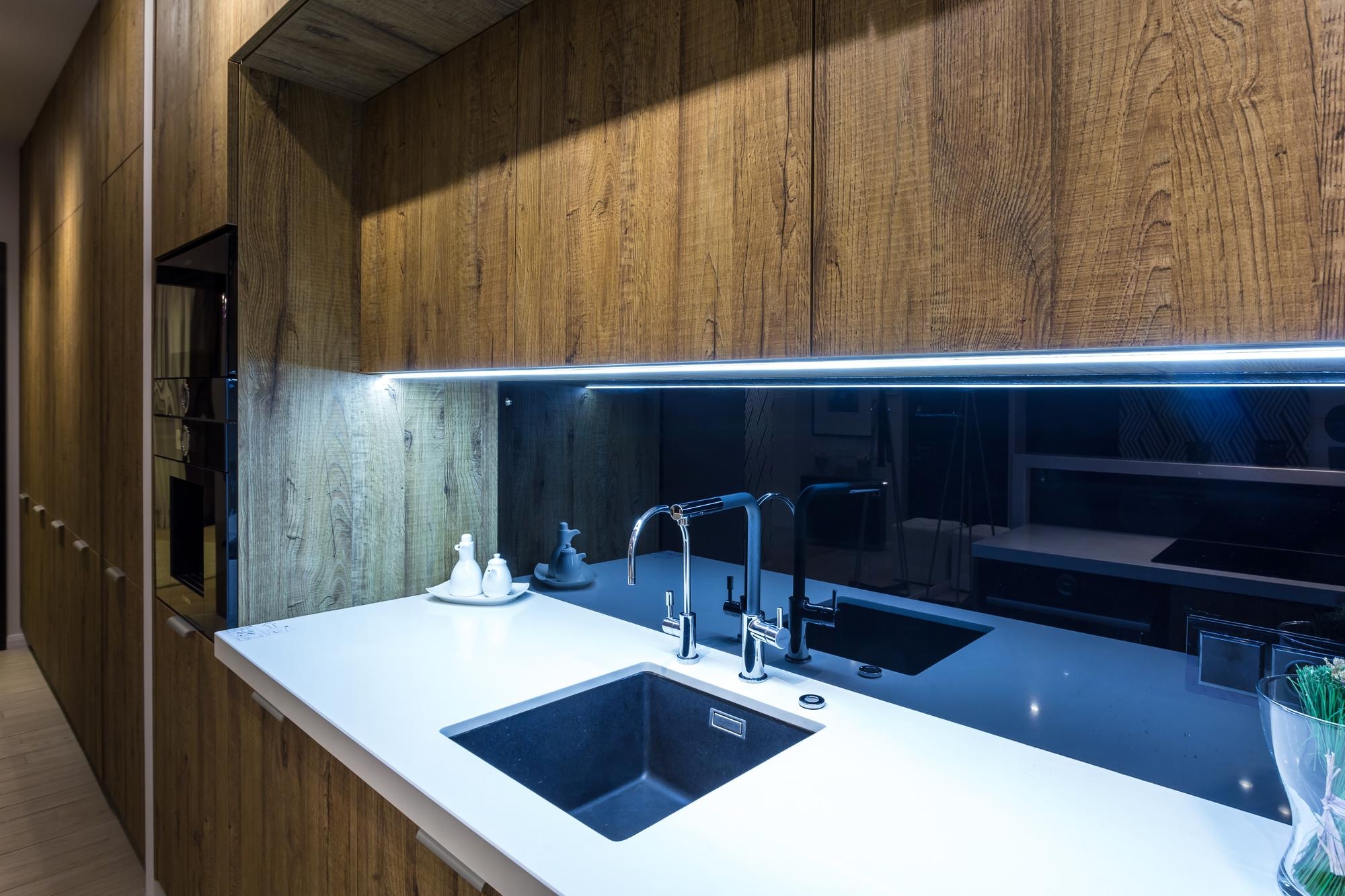 Glas-Küchenrückwände: so triffst du die richtige Wahl nach Stil, Licht und Arbeitsbereich