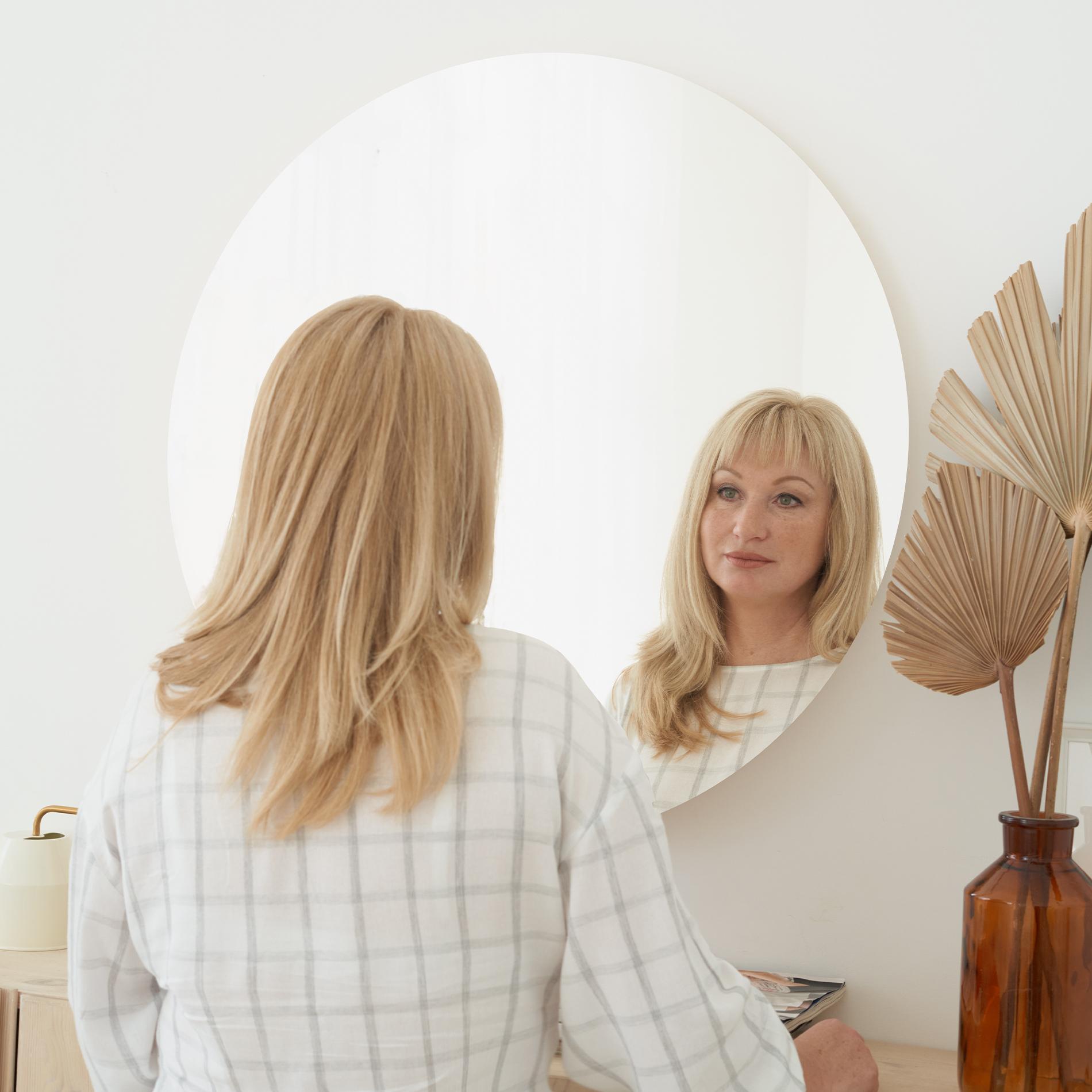 Runder Spiegel mockup 4