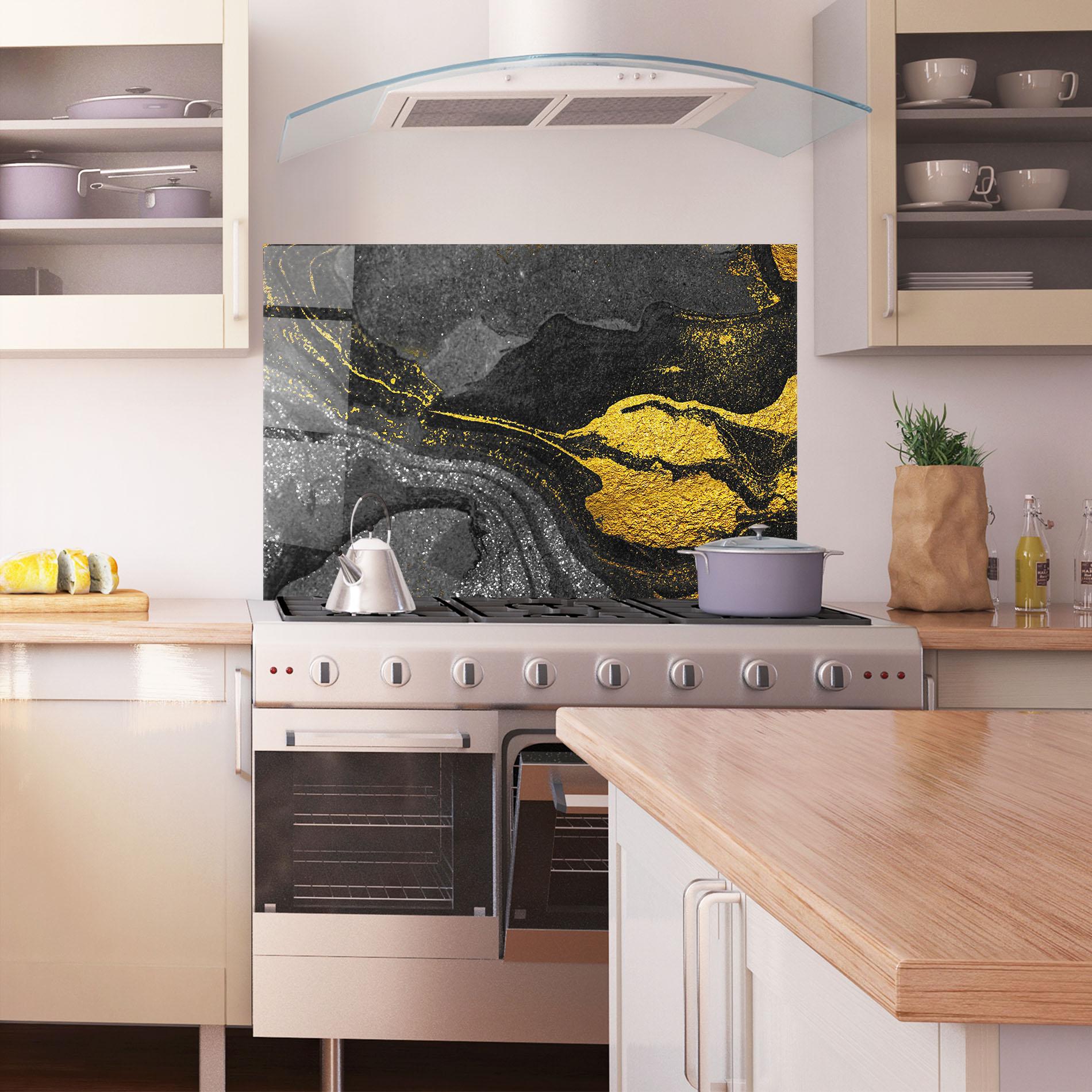 Küchenrückwand Glas Black And Gold Texture mockup 1