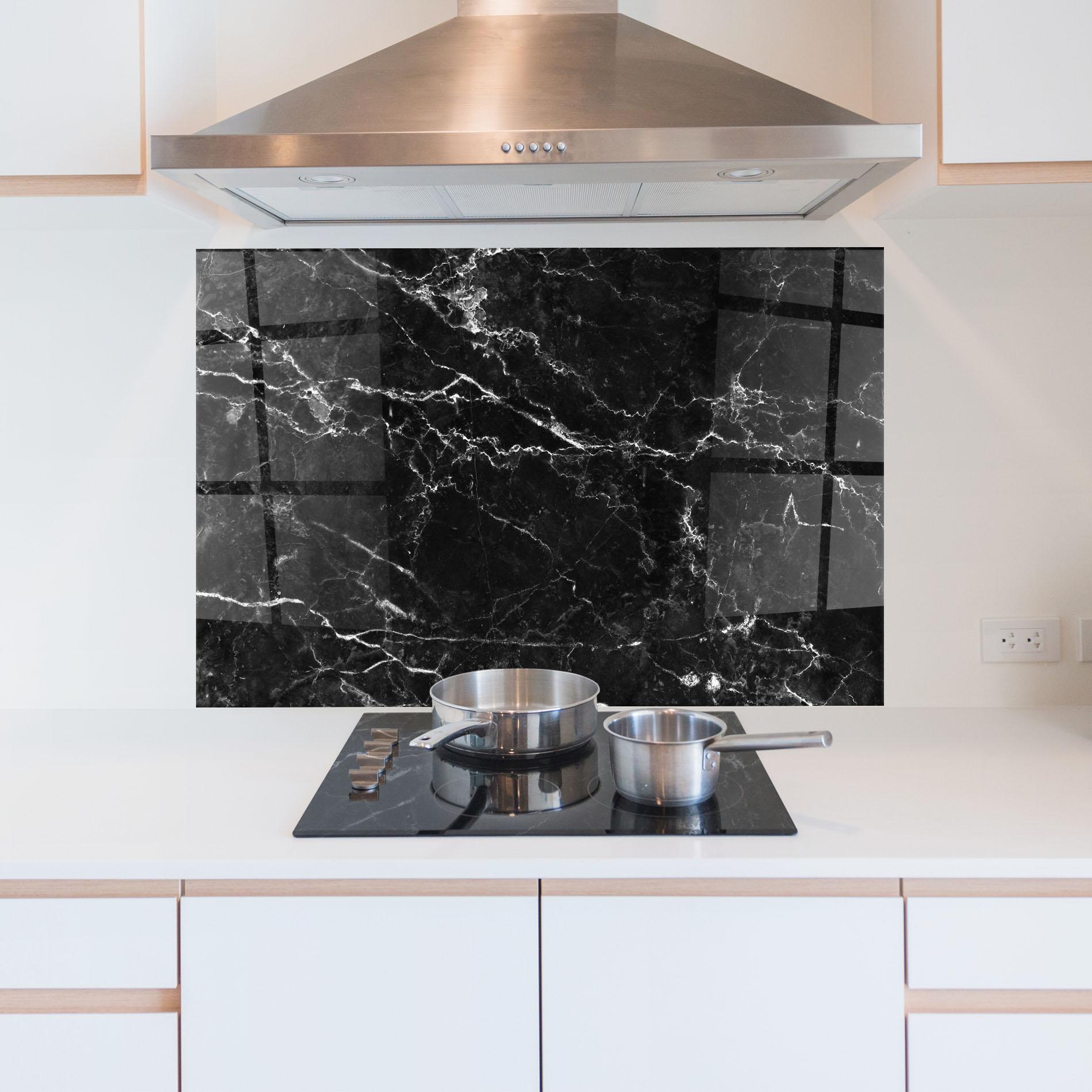 Küchenrückwand Glas Black White Marble mockup 5