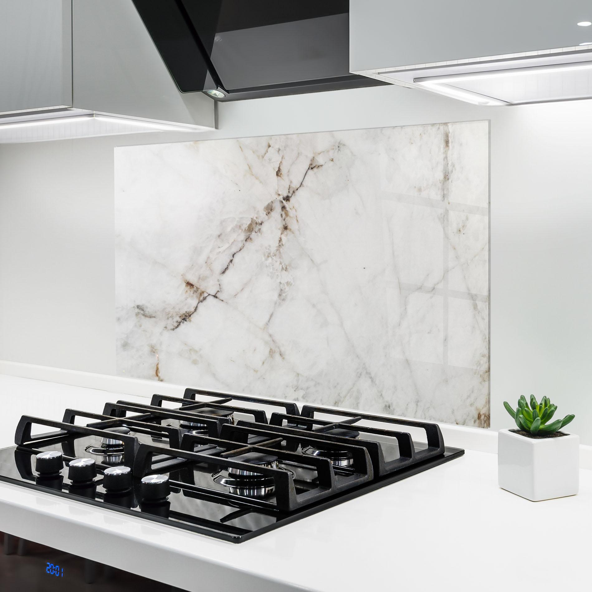 Küchenrückwand Glas Close Up White Marble mockup 6