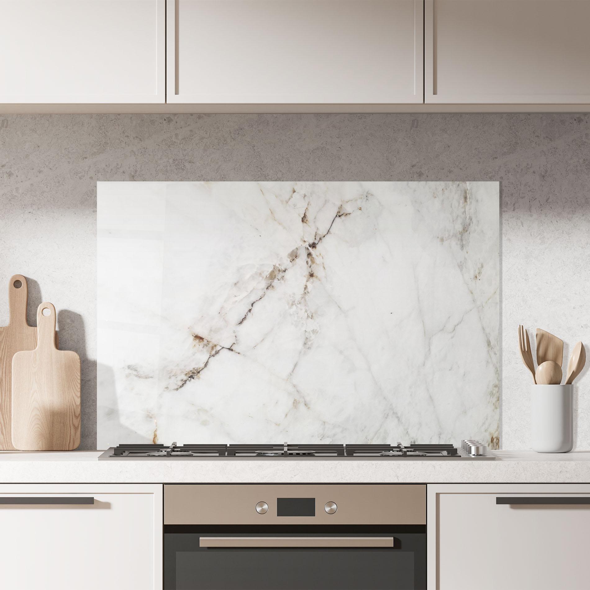 Küchenrückwand Glas Close Up White Marble mockup 7