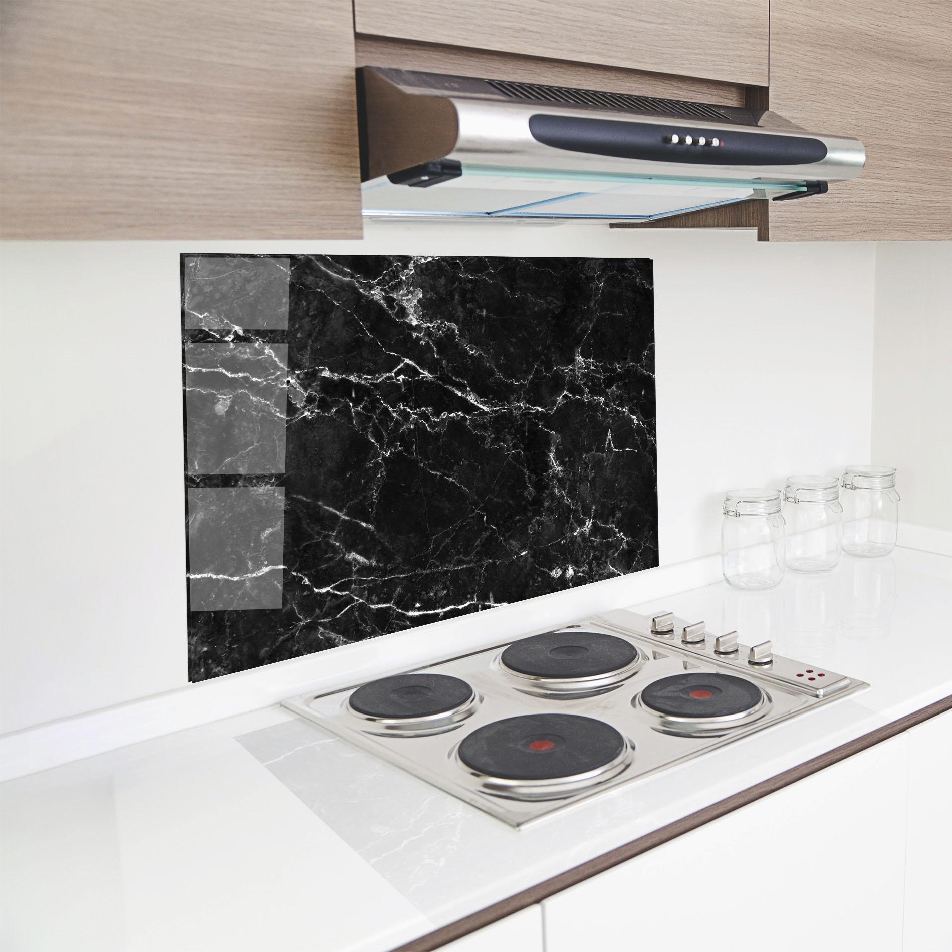 Küchenrückwand Glas Black White Marble mockup 8