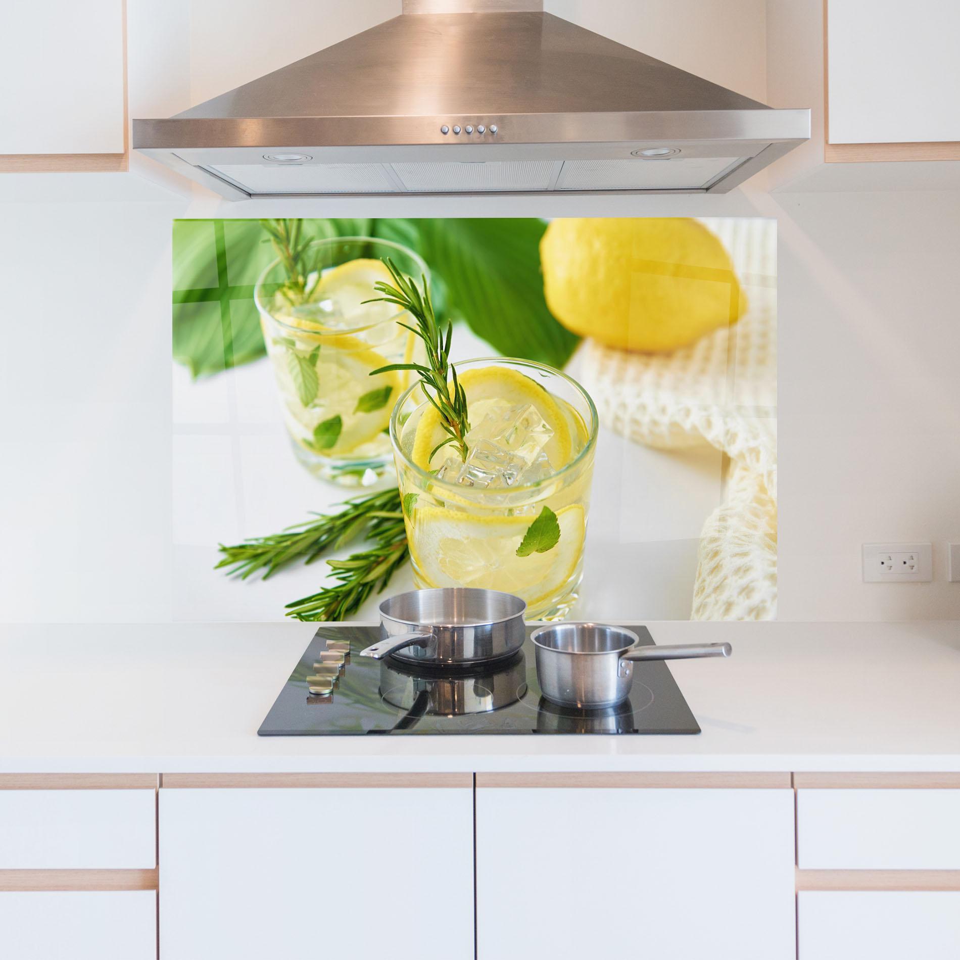 Küchenrückwand Glas Lemon Rosemary Drink mockup 5