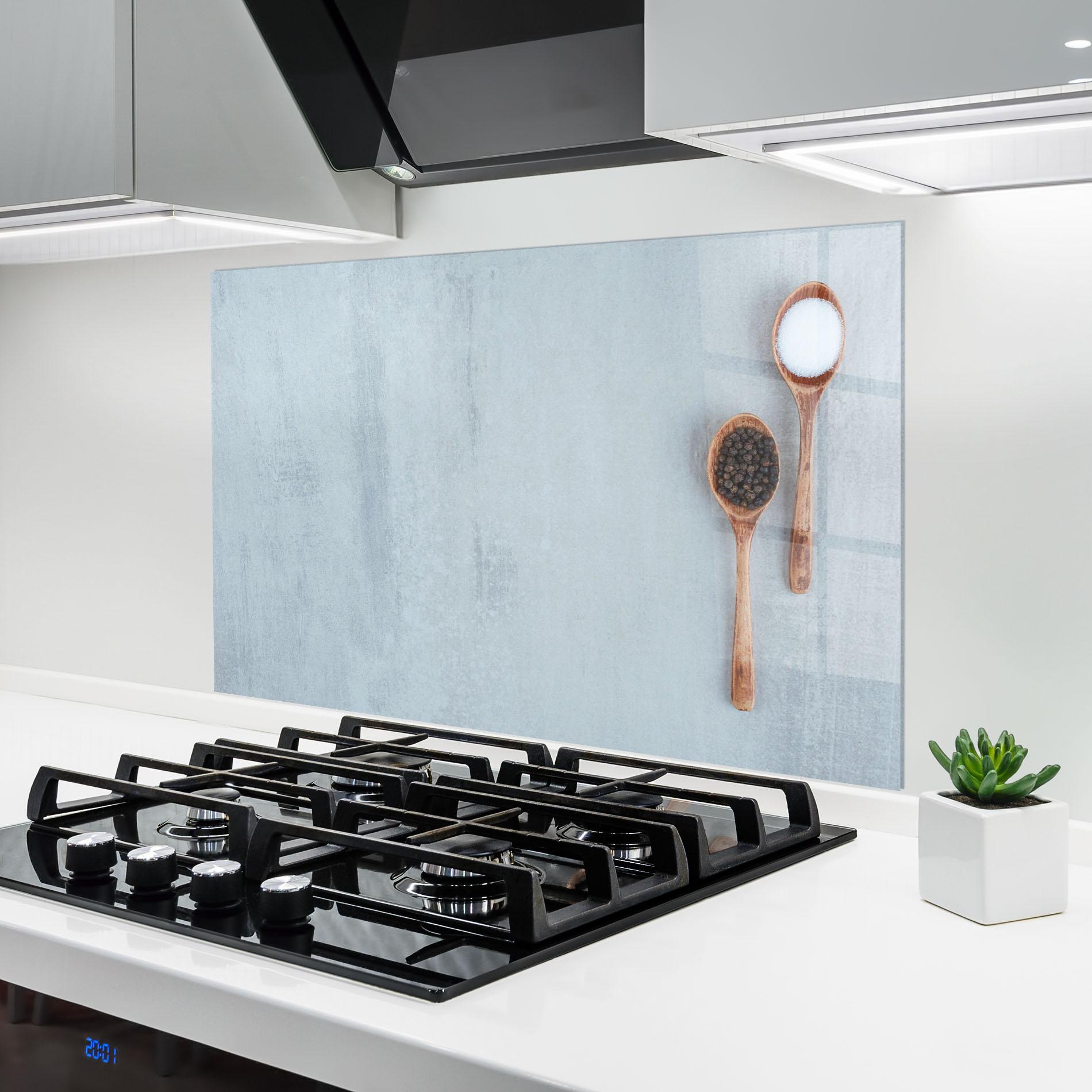 Küchenrückwand Glas Salt Pepper Spoons mockup 6