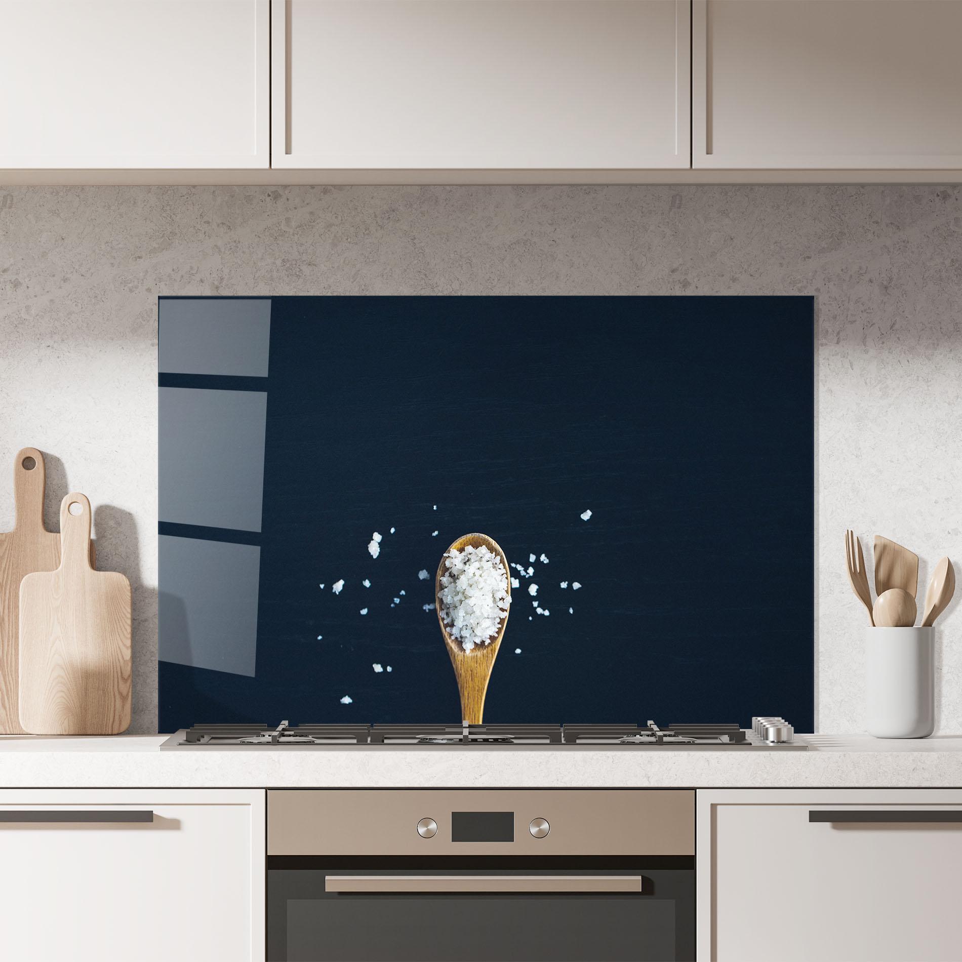 Küchenrückwand Glas Salt On Black mockup 7