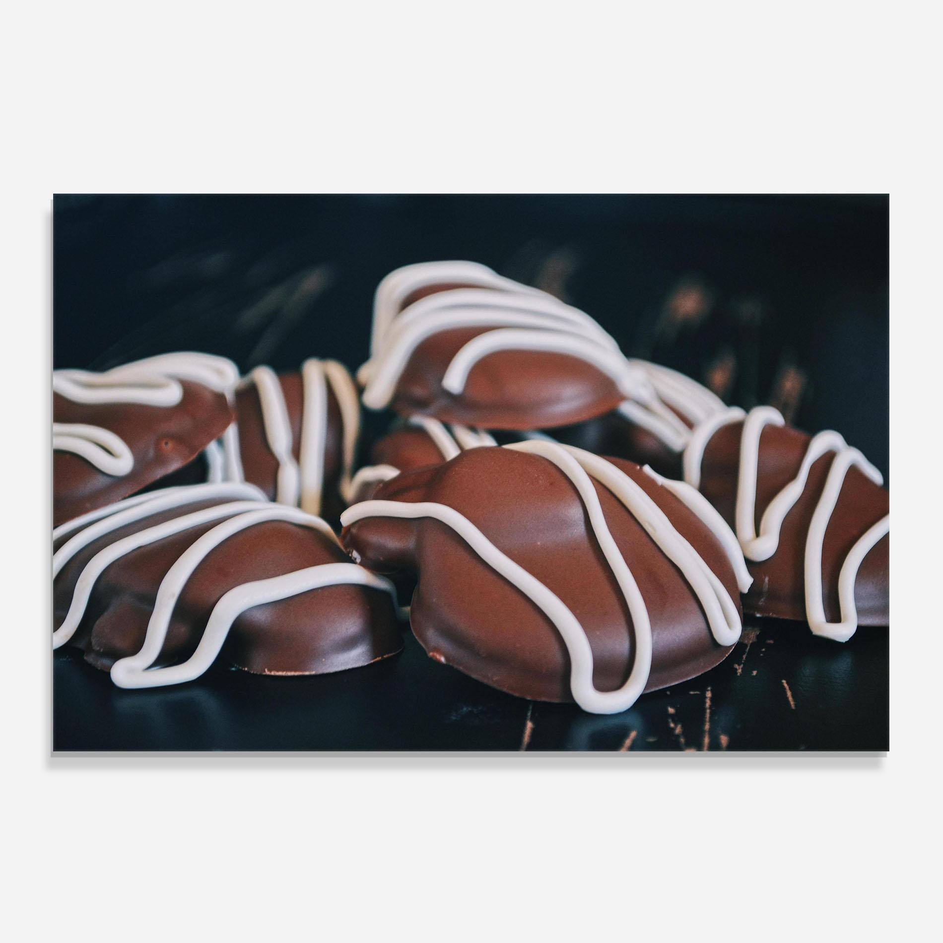 Küchenrückwand Glas Heart Shaped Chocolate mockup 0