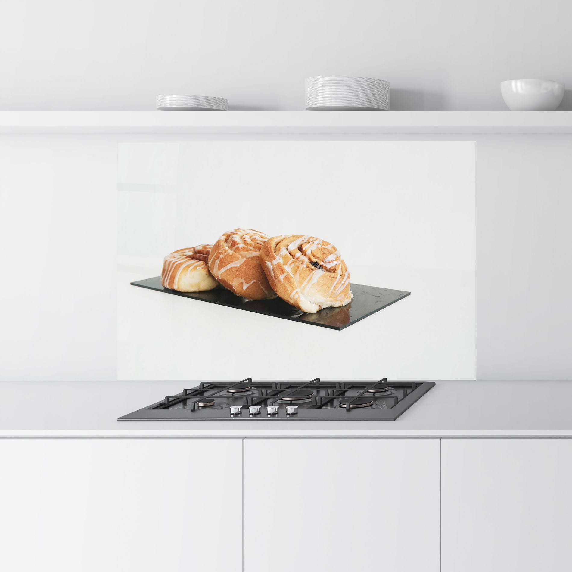 Küchenrückwand Glas Cinnamon Rolls mockup 9