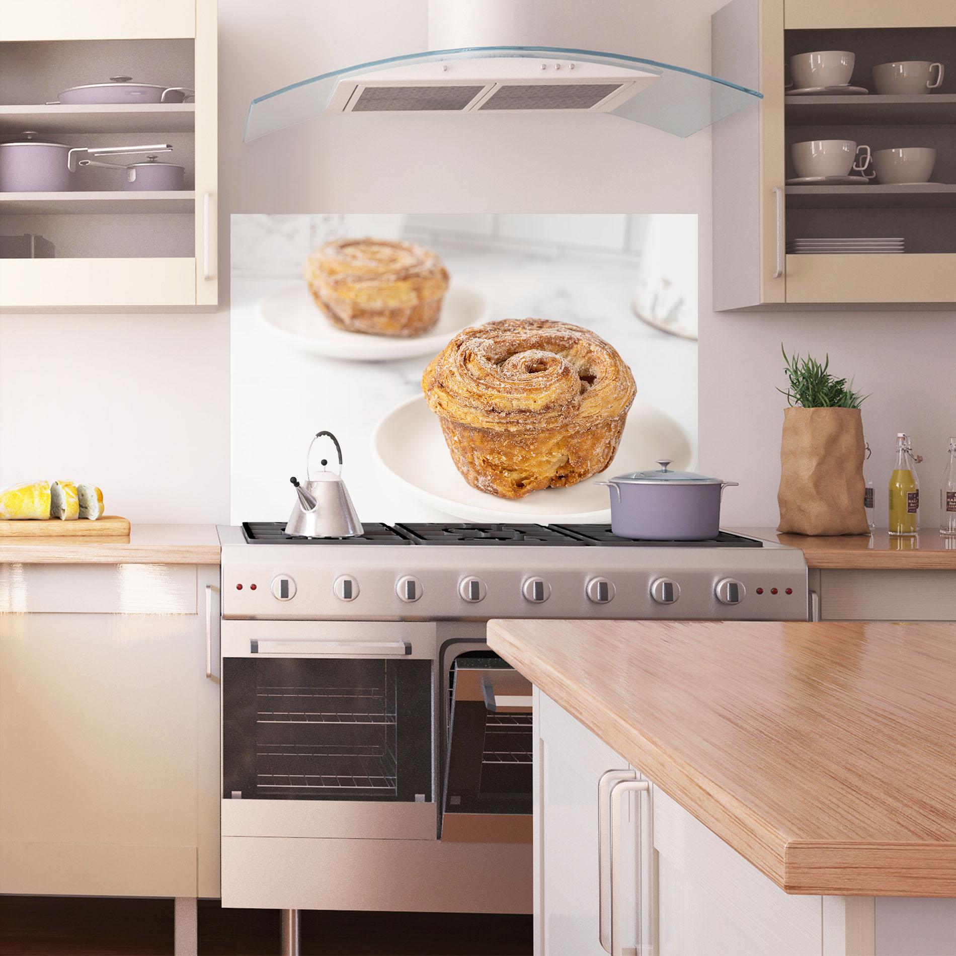 Küchenrückwand Glas Cinnamon Roll mockup 1