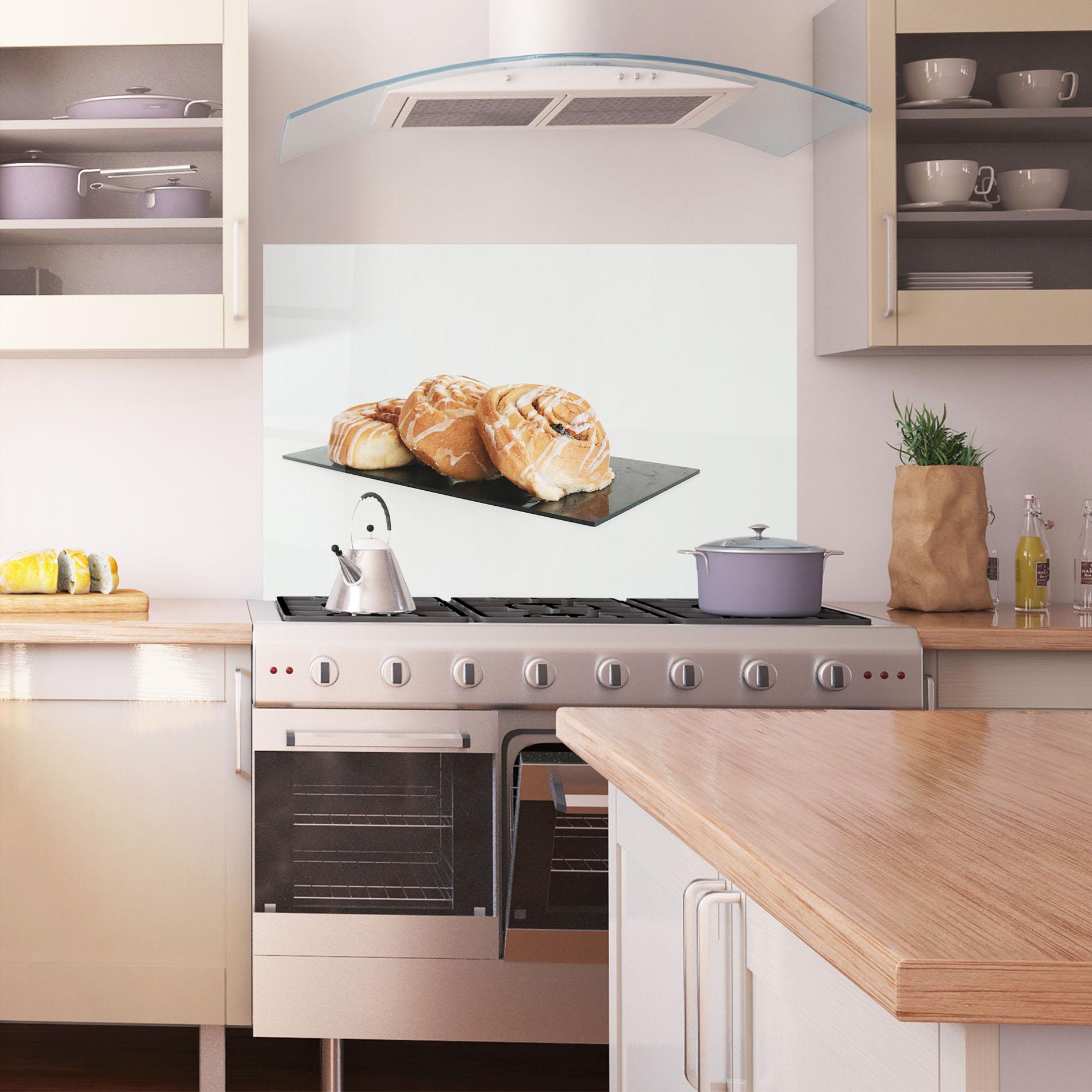 Küchenrückwand Glas Cinnamon Rolls mockup 1