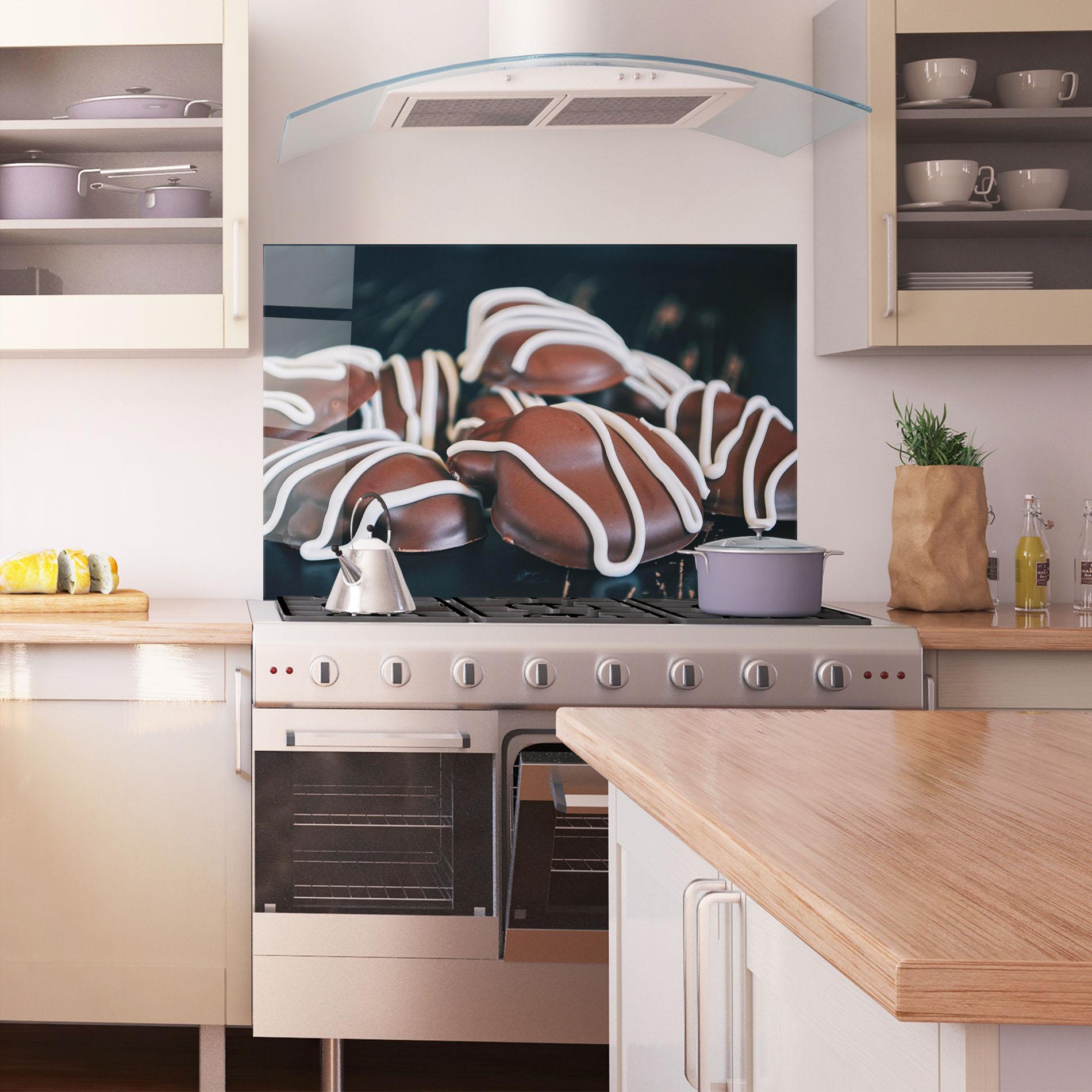 Küchenrückwand Glas Heart Shaped Chocolate mockup 1