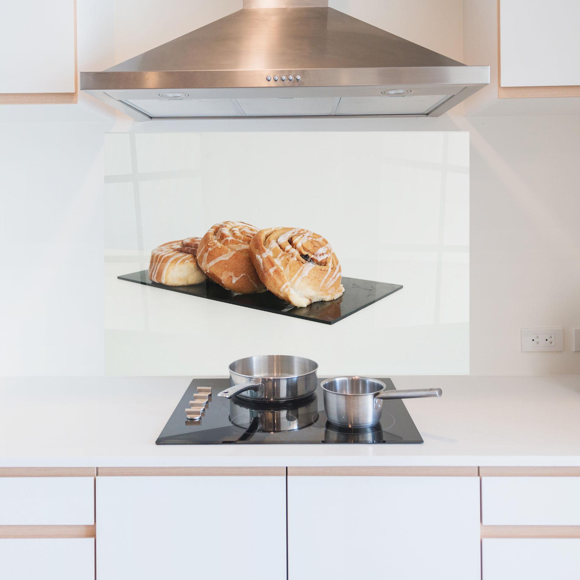 Küchenrückwand Glas Cinnamon Rolls mockup 5