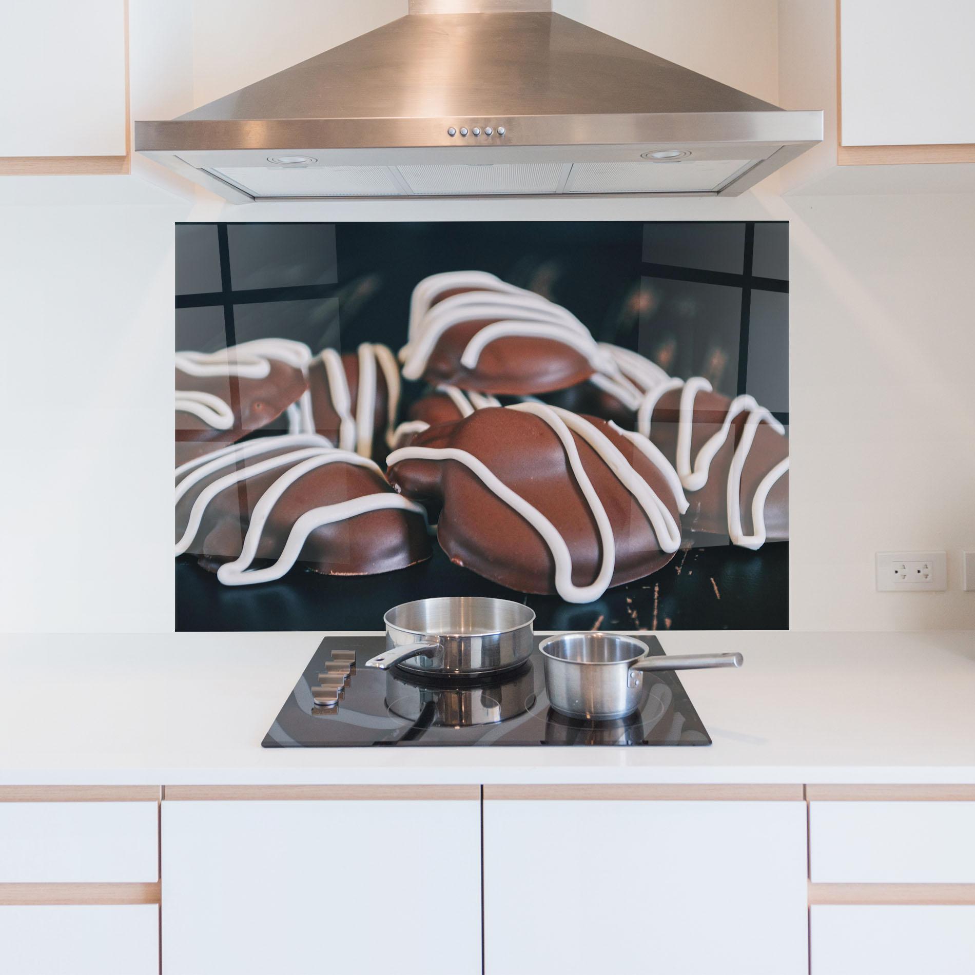 Küchenrückwand Glas Heart Shaped Chocolate mockup 5