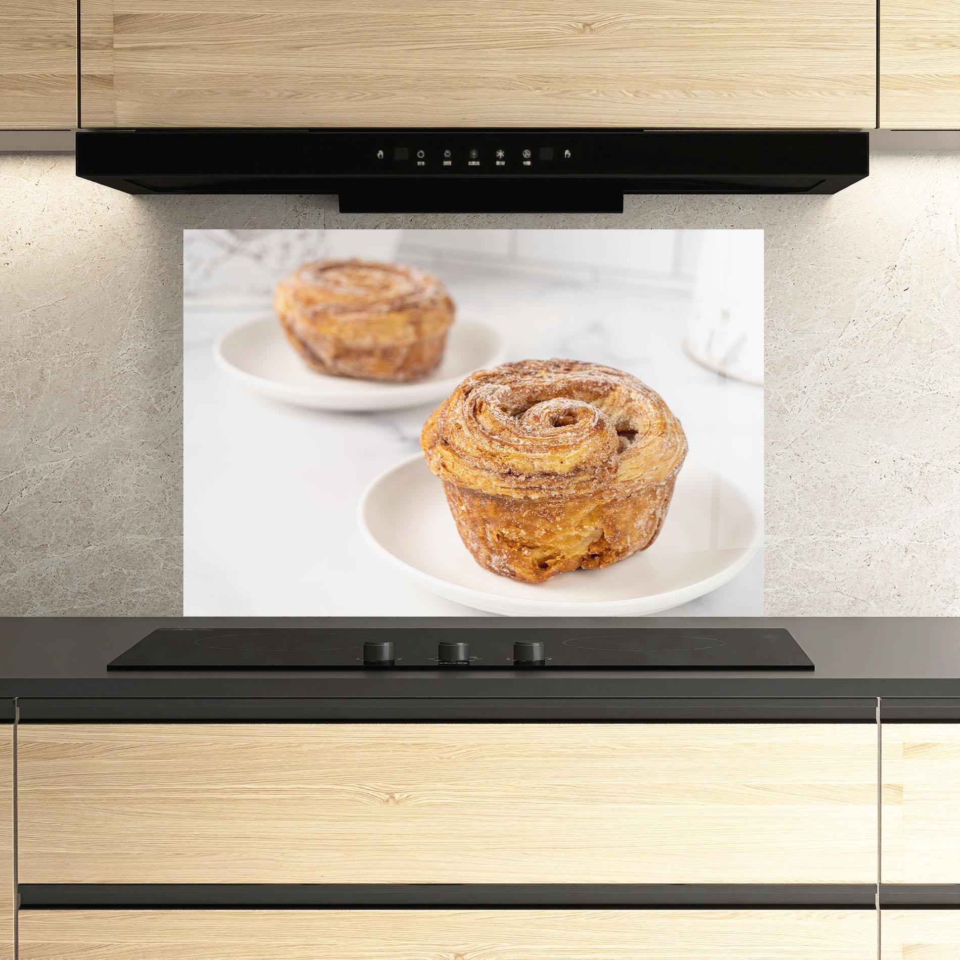 Küchenrückwand Glas Cinnamon Roll mockup 3