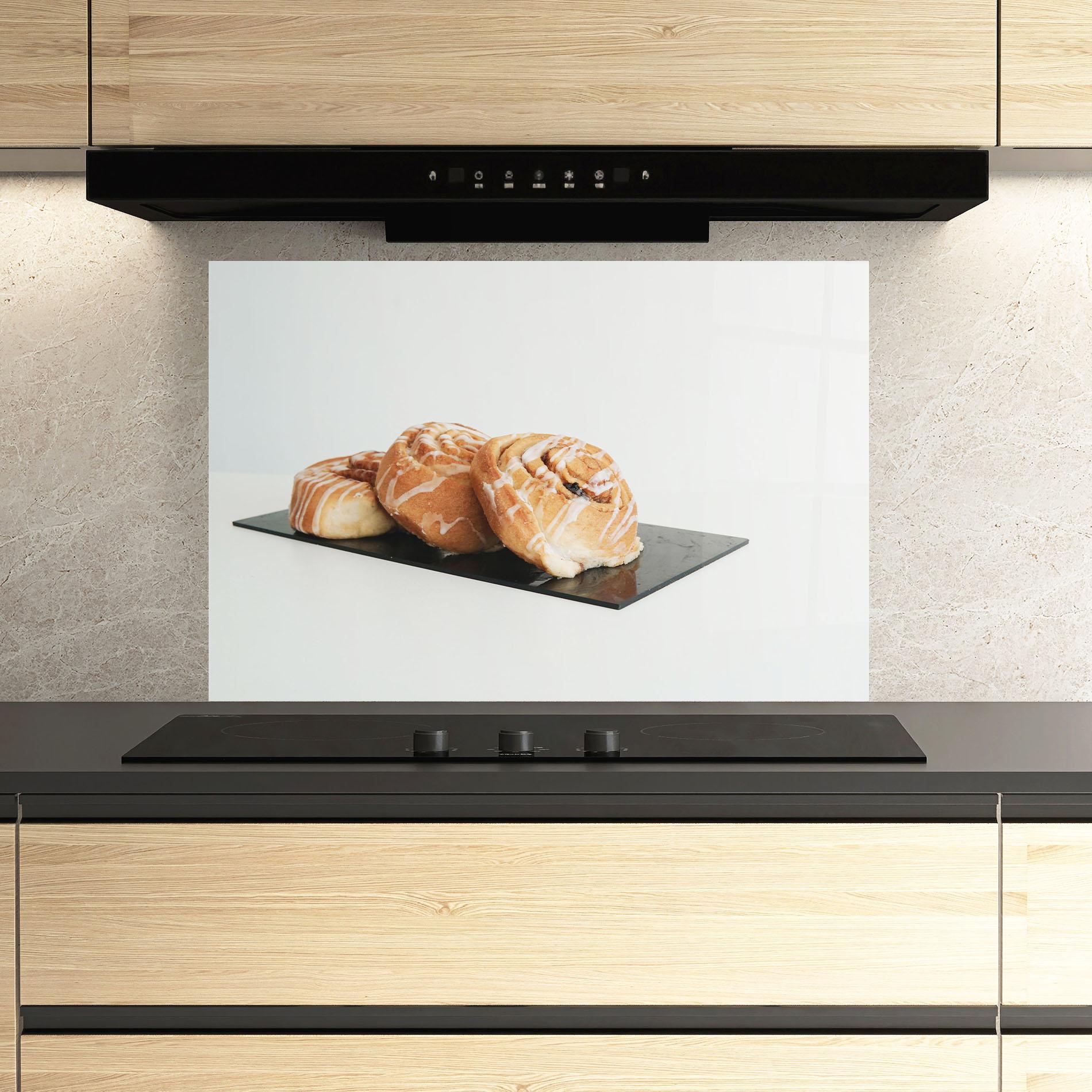 Küchenrückwand Glas Cinnamon Rolls mockup 3