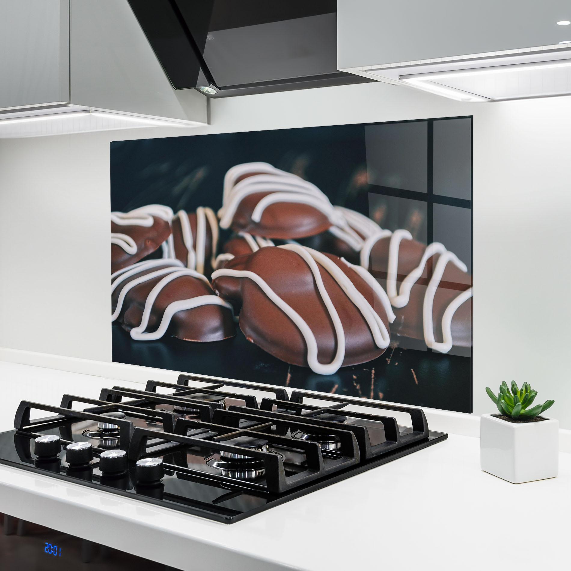 Küchenrückwand Glas Heart Shaped Chocolate mockup 6