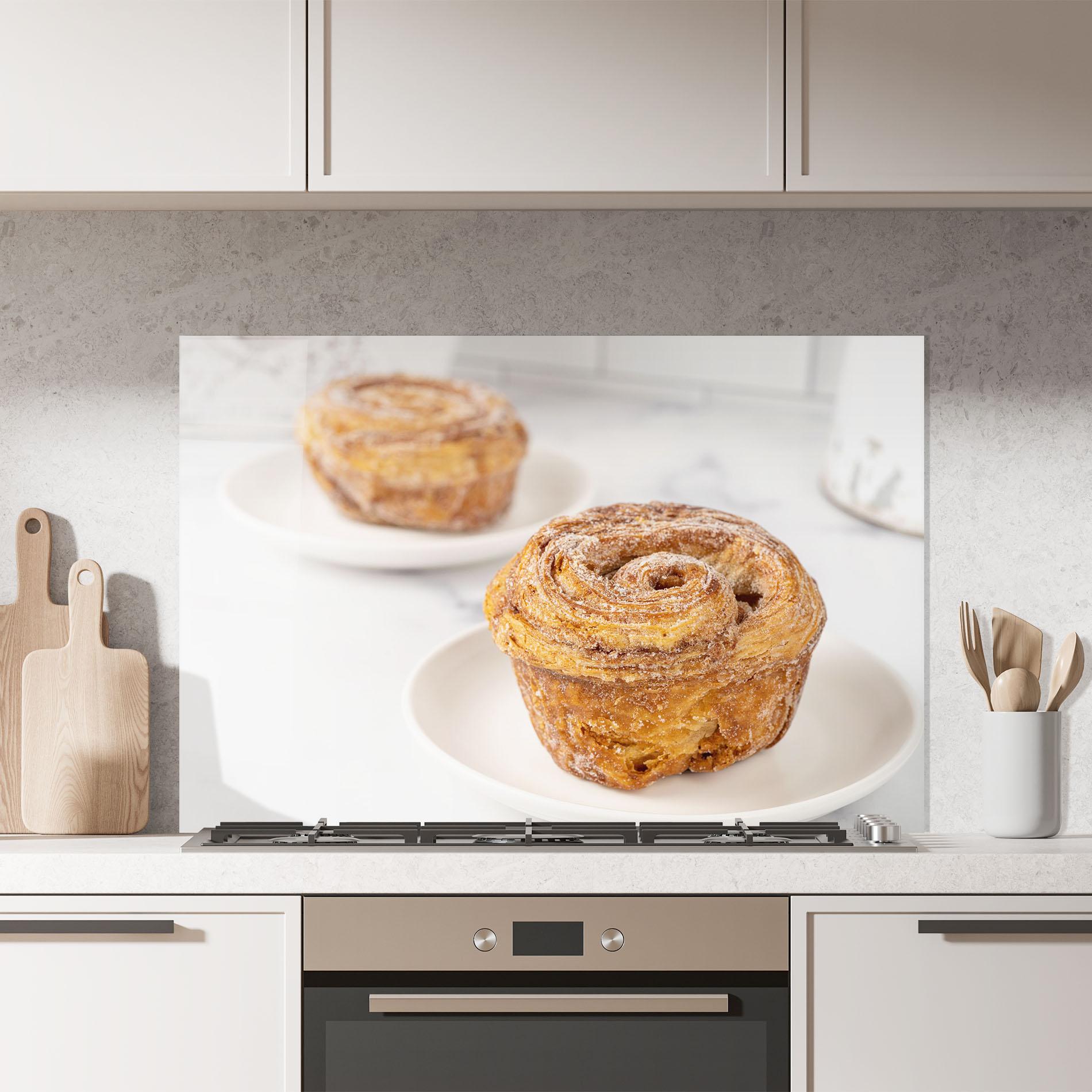Küchenrückwand Glas Cinnamon Roll mockup 7