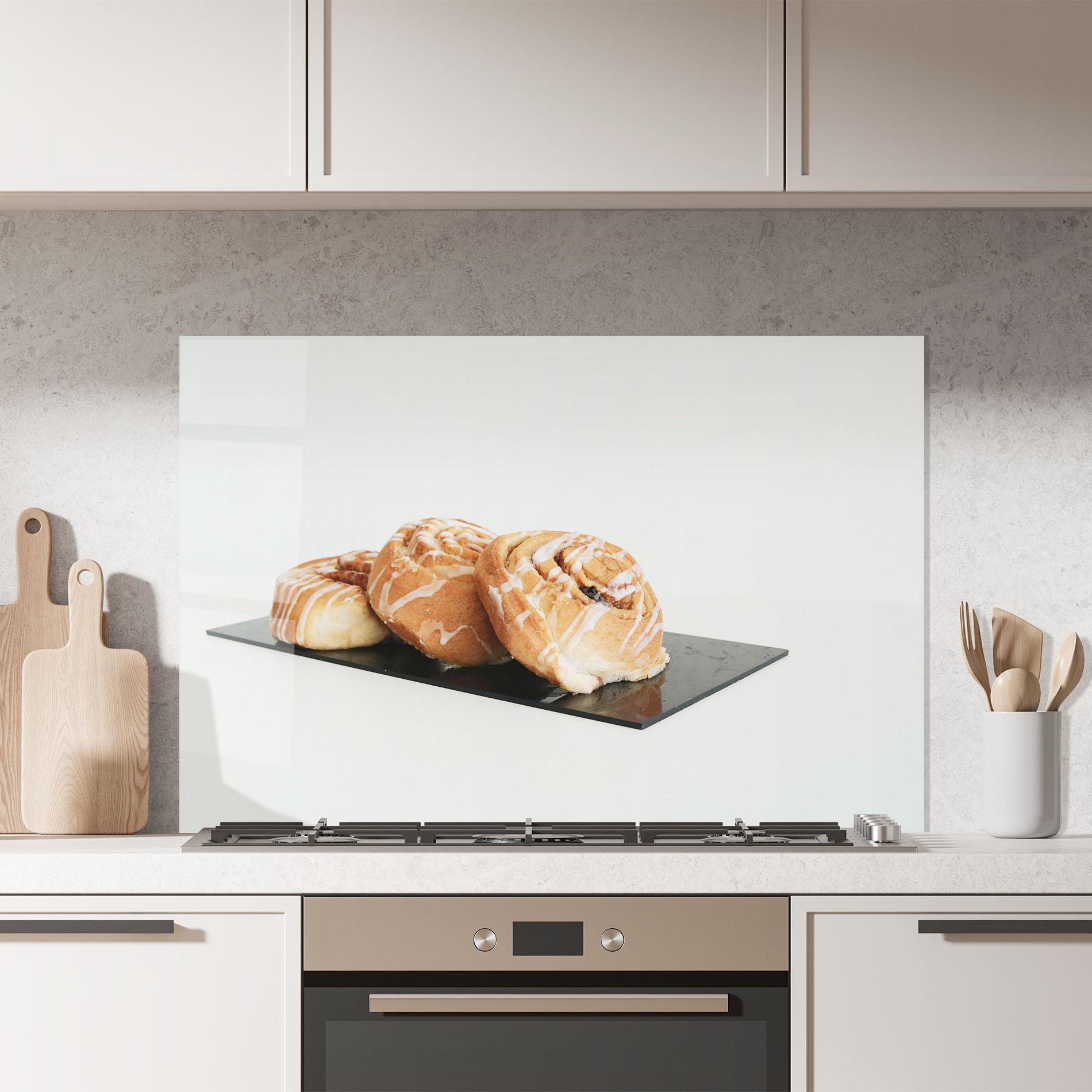 Küchenrückwand Glas Cinnamon Rolls mockup 7