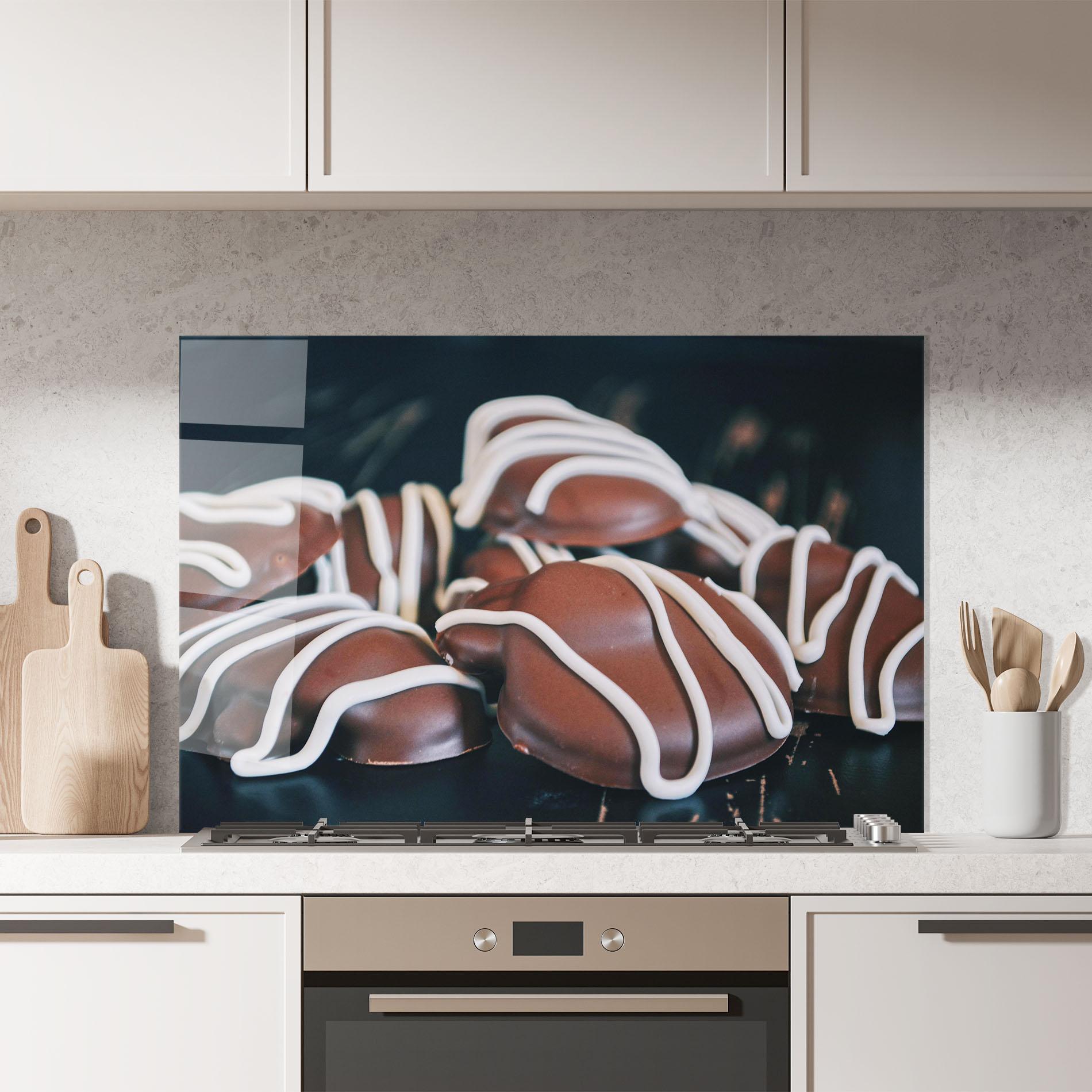 Küchenrückwand Glas Heart Shaped Chocolate mockup 7