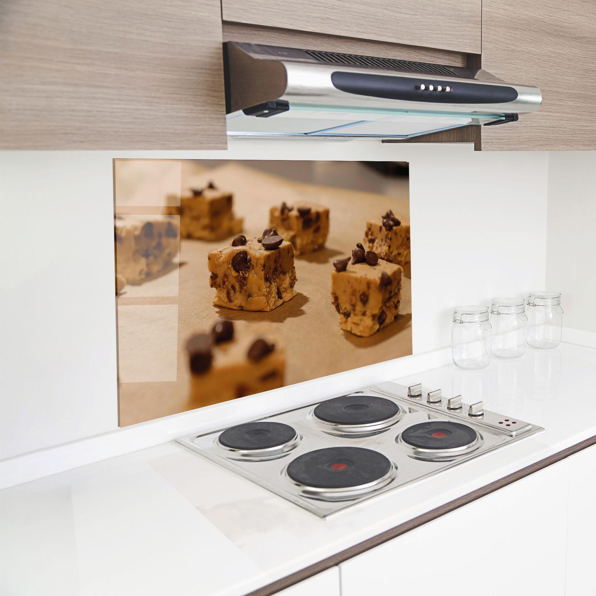 Küchenrückwand Glas Caramel Cake mockup 8