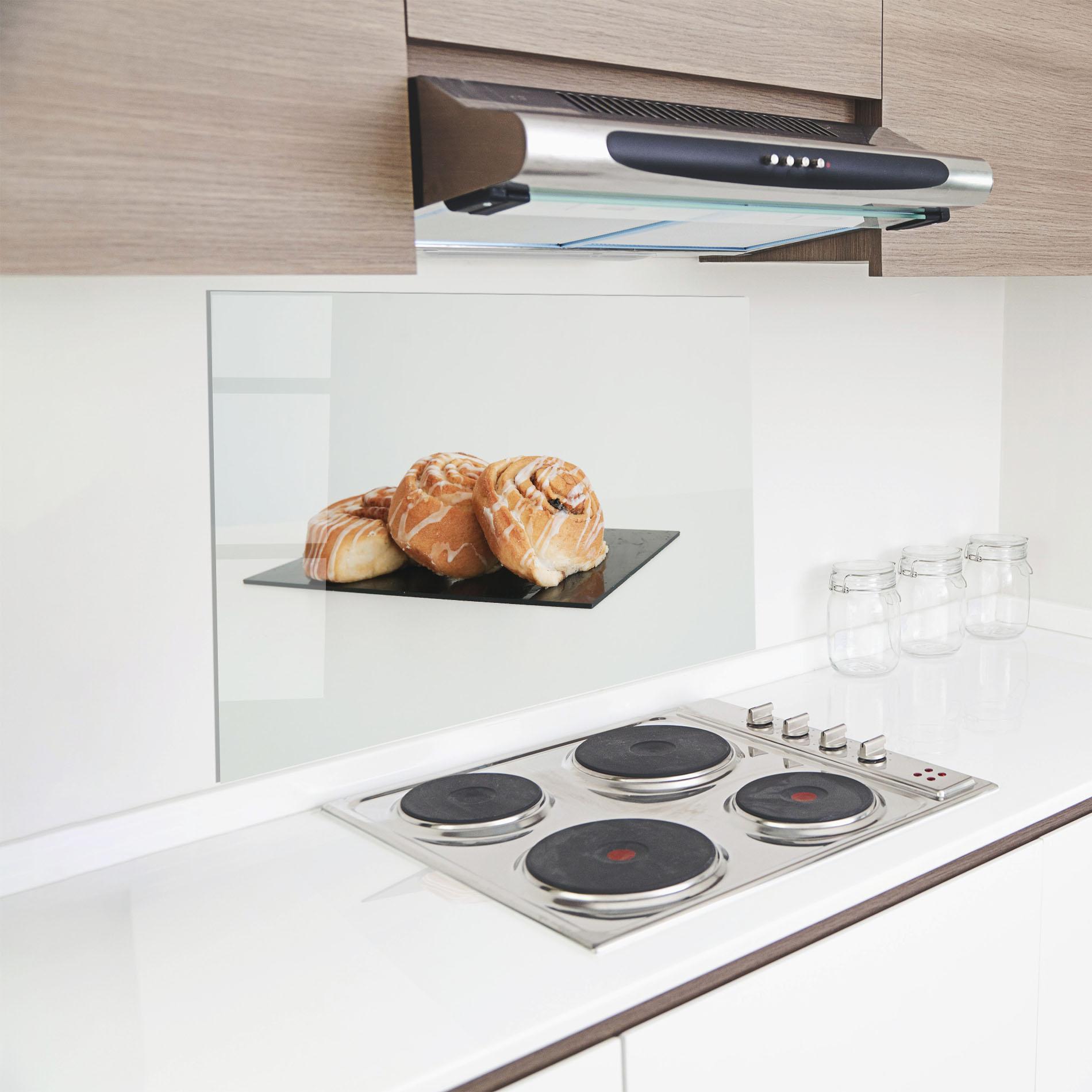 Küchenrückwand Glas Cinnamon Rolls mockup 8