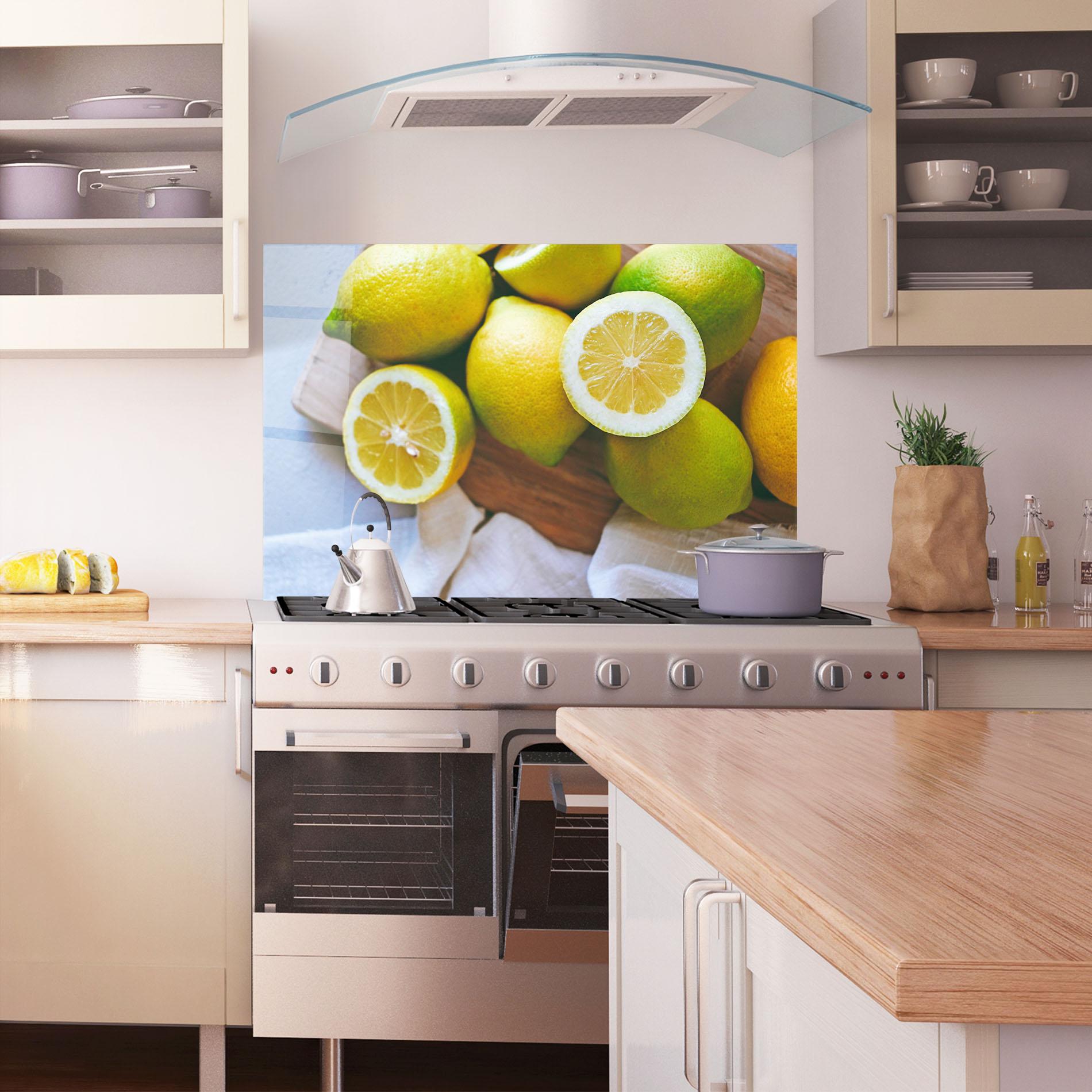 Küchenrückwand Glas Lemons On Table mockup 1