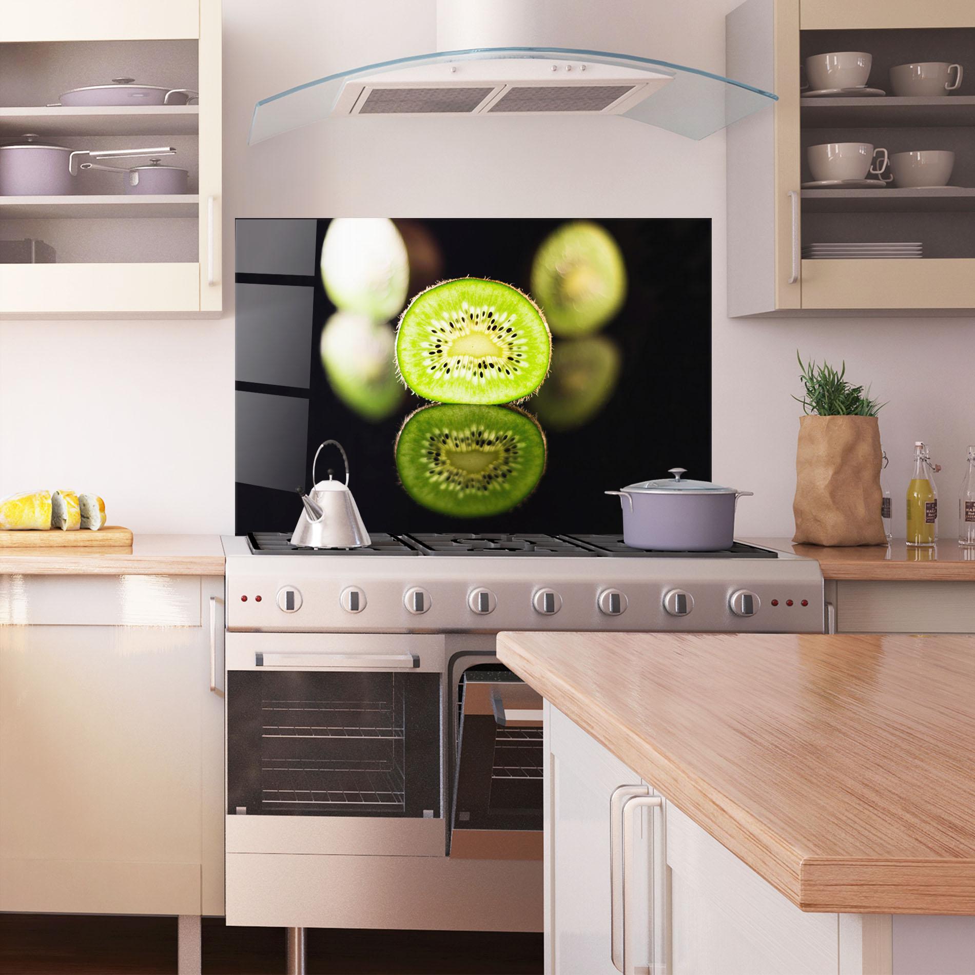 Küchenrückwand Glas Light On Kiwi Slice mockup 1