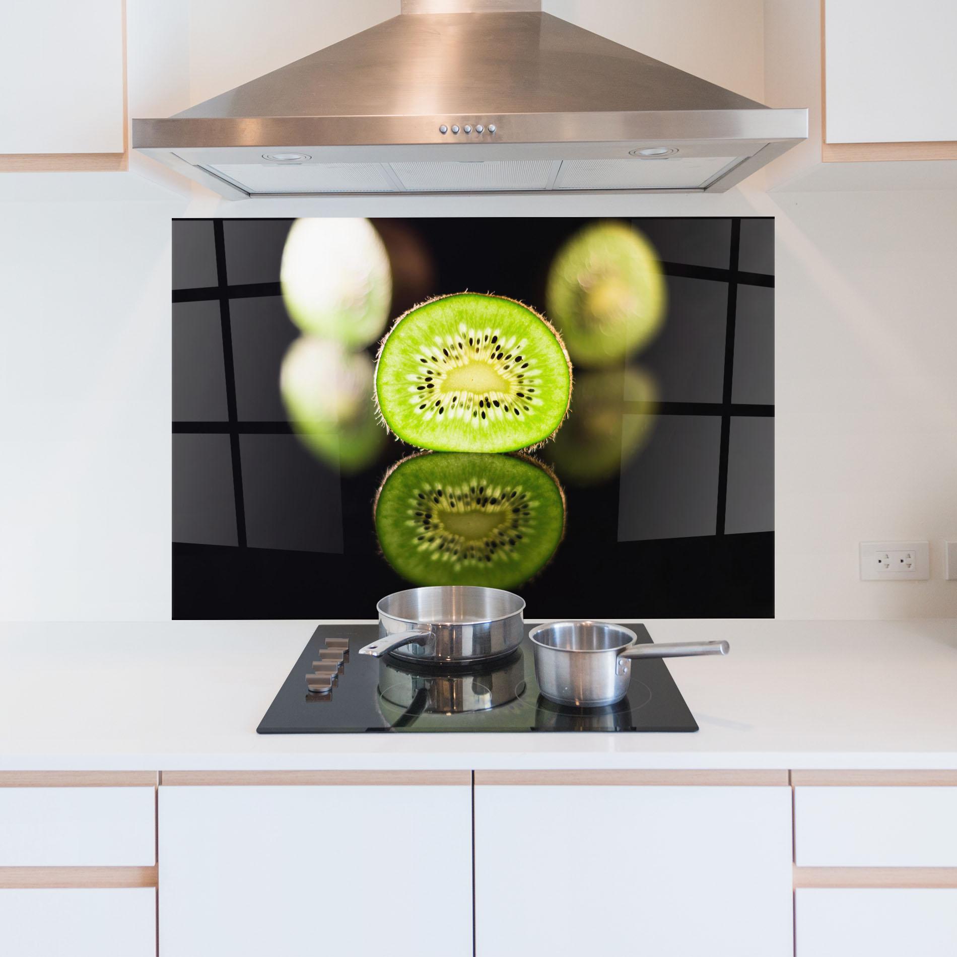 Küchenrückwand Glas Light On Kiwi Slice mockup 5