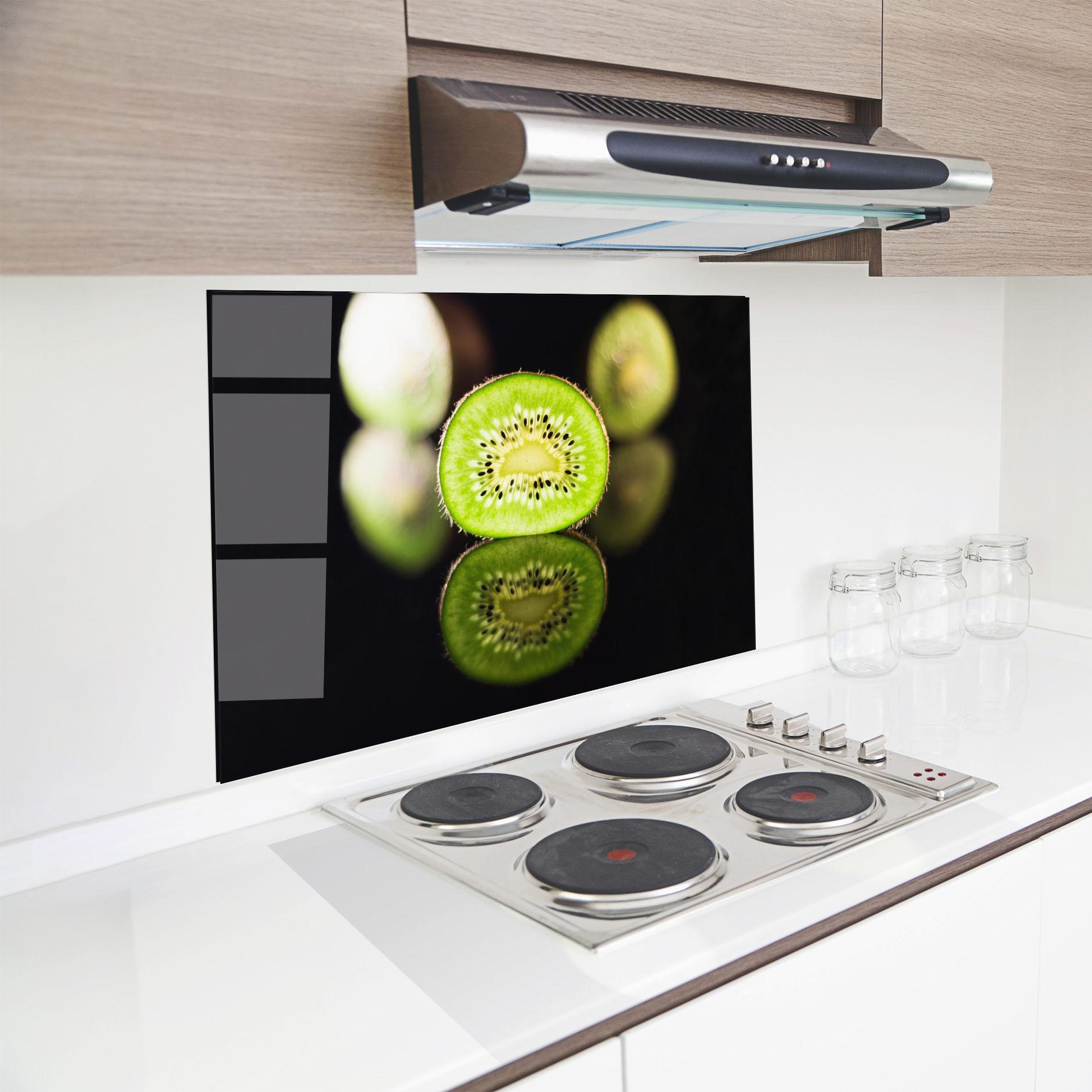 Küchenrückwand Glas Light On Kiwi Slice mockup 8