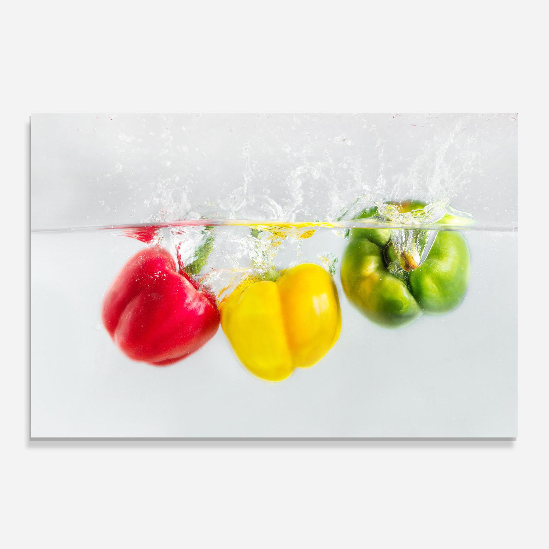Küchenrückwand Glas Bellpepper In Water mockup 0