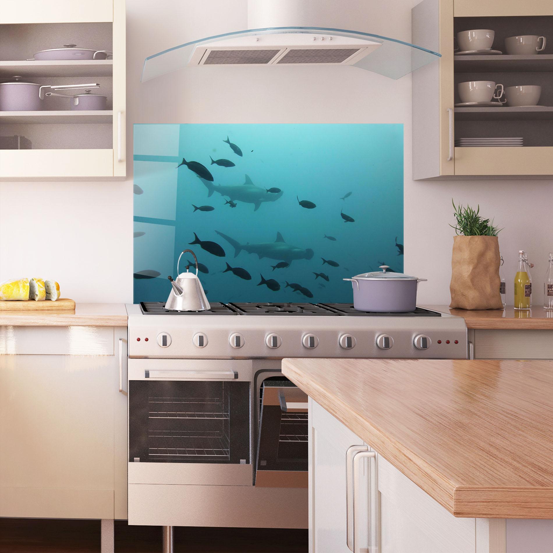 Küchenrückwand Glas Fish Shilouette mockup 1
