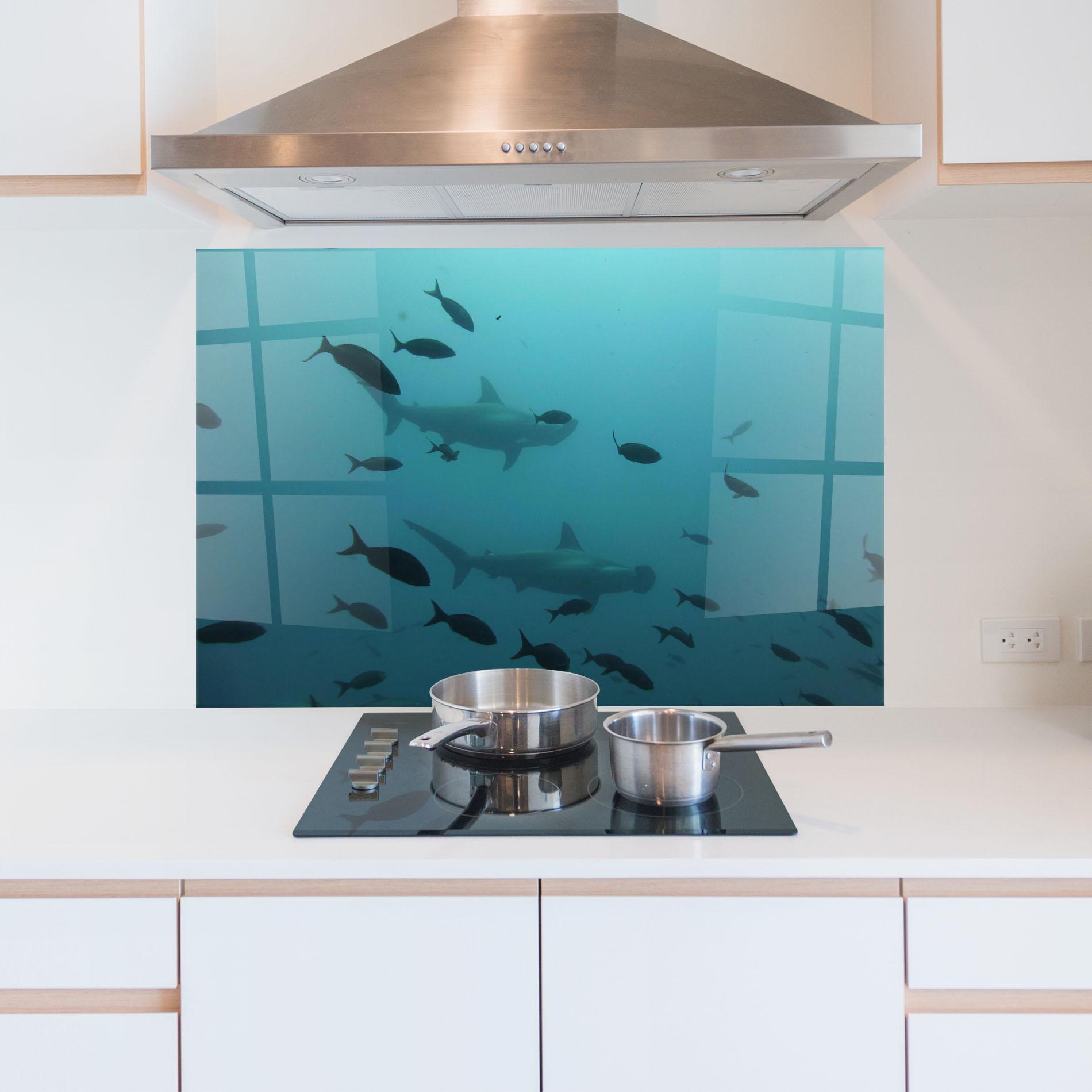 Küchenrückwand Glas Fish Shilouette mockup 5