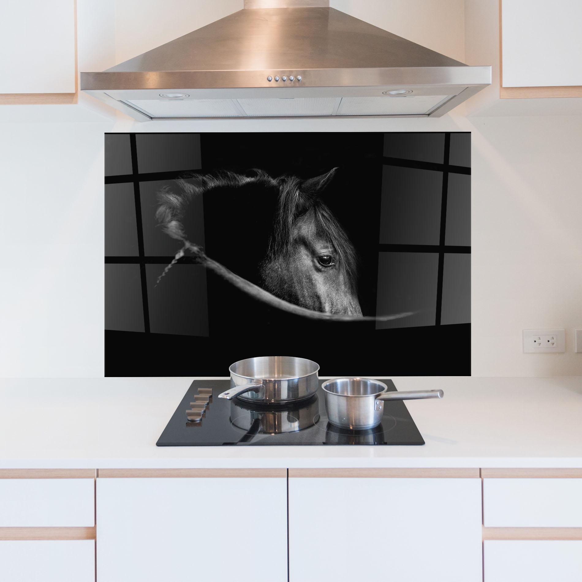 Küchenrückwand Glas Black Horse Looking mockup 5