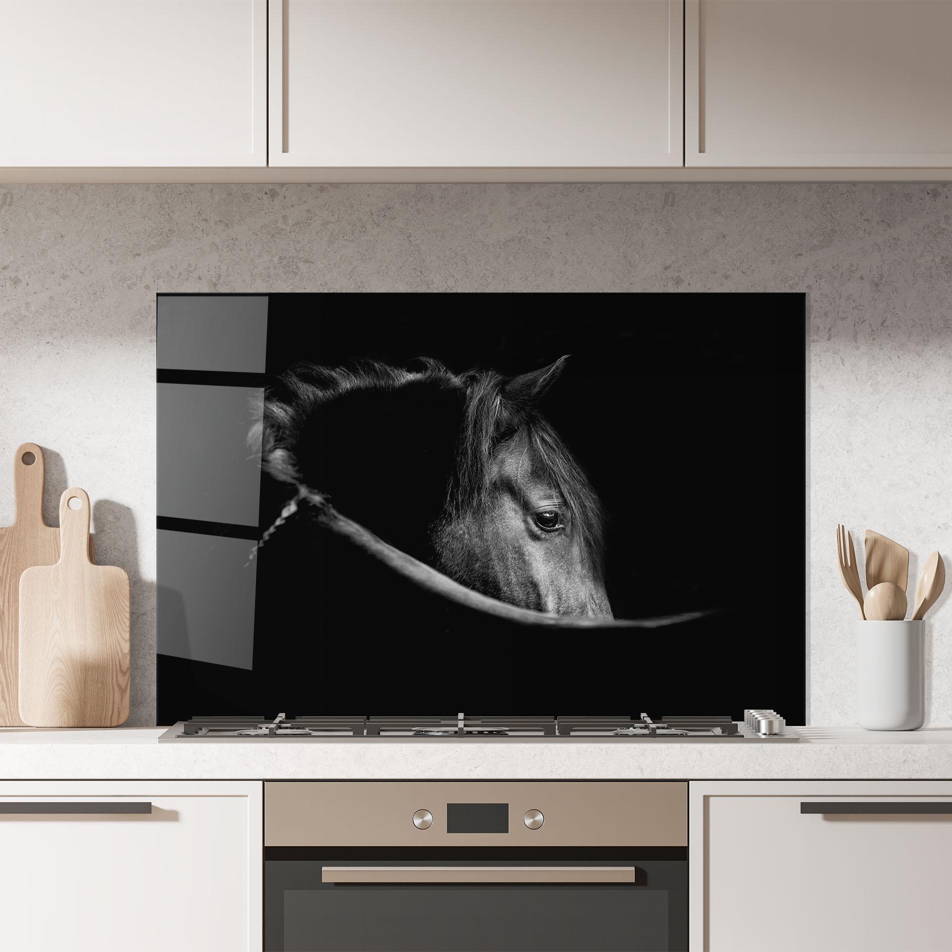 Küchenrückwand Glas Black Horse Looking mockup 7
