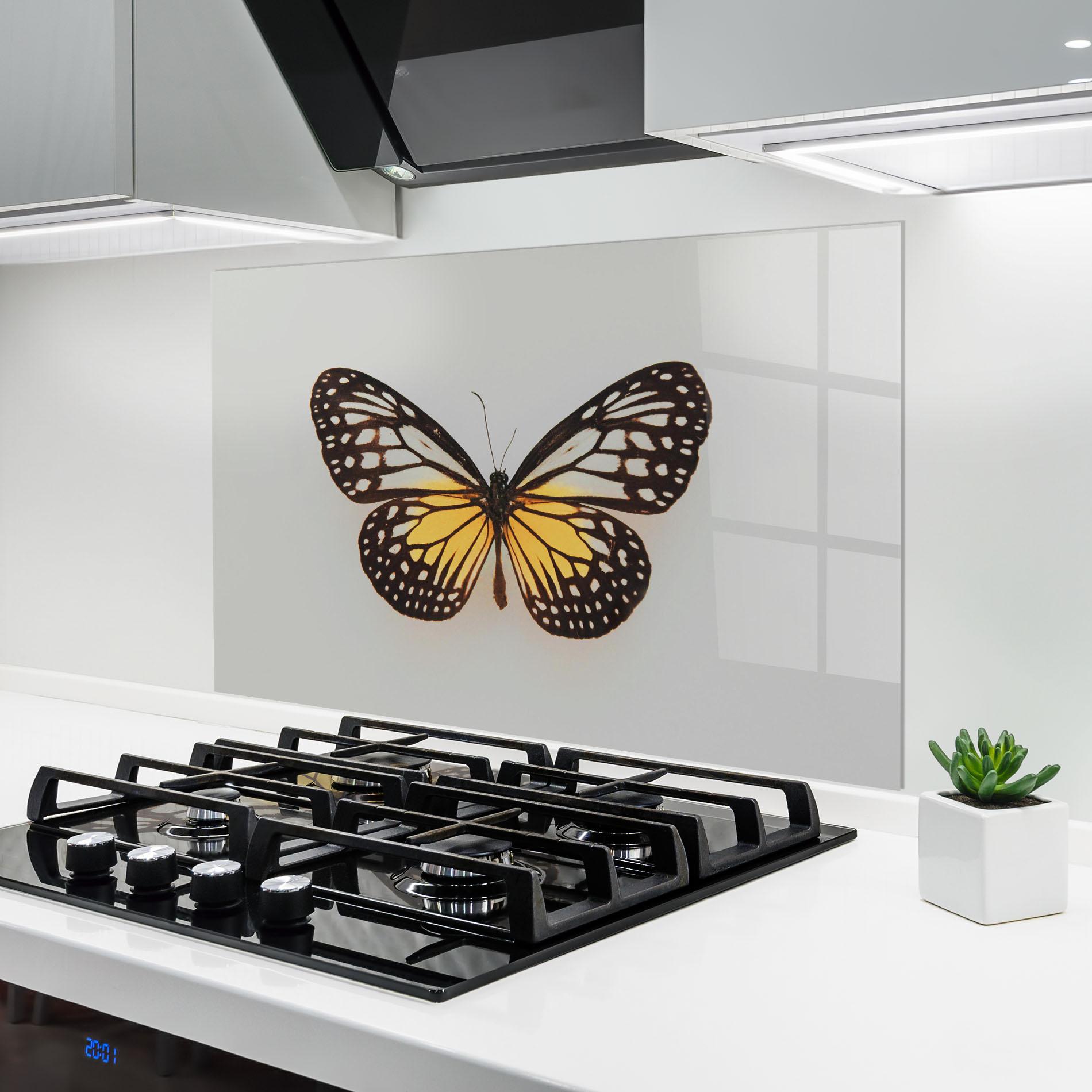 Küchenrückwand Glas Butterfly On Grey mockup 6