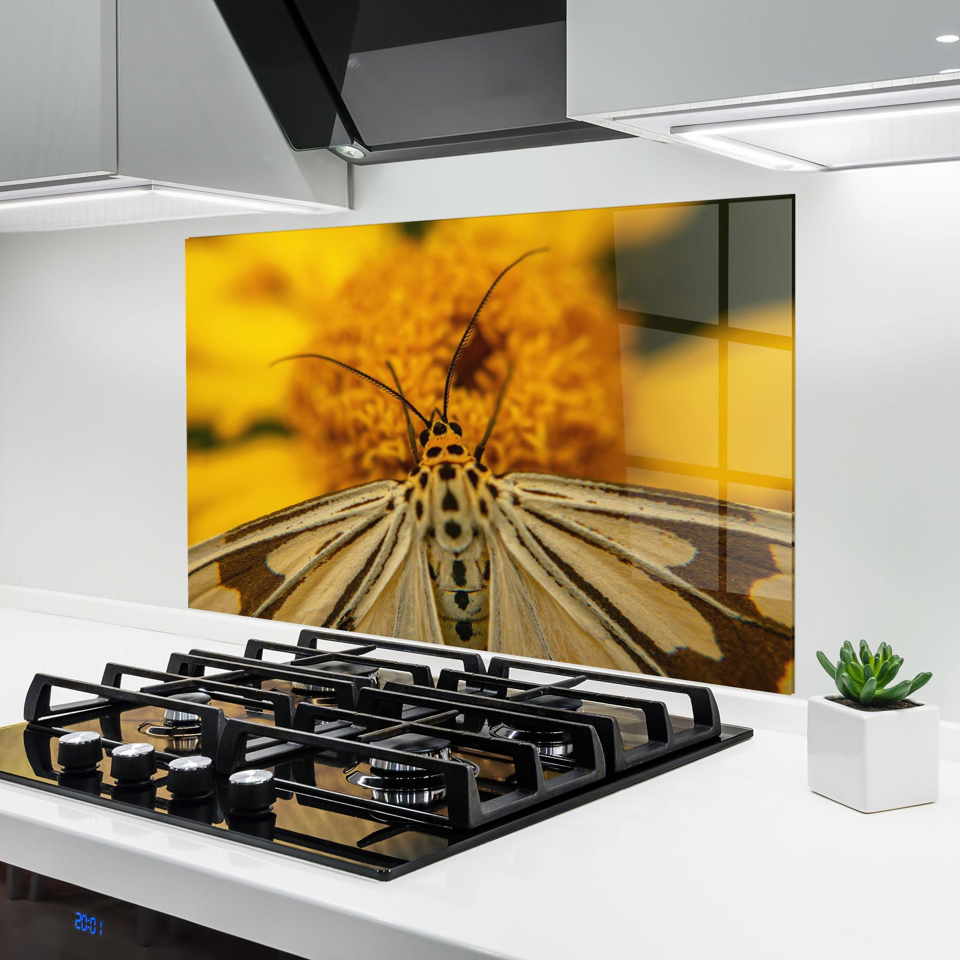 Küchenrückwand Glas Pollen Butterfly mockup 6