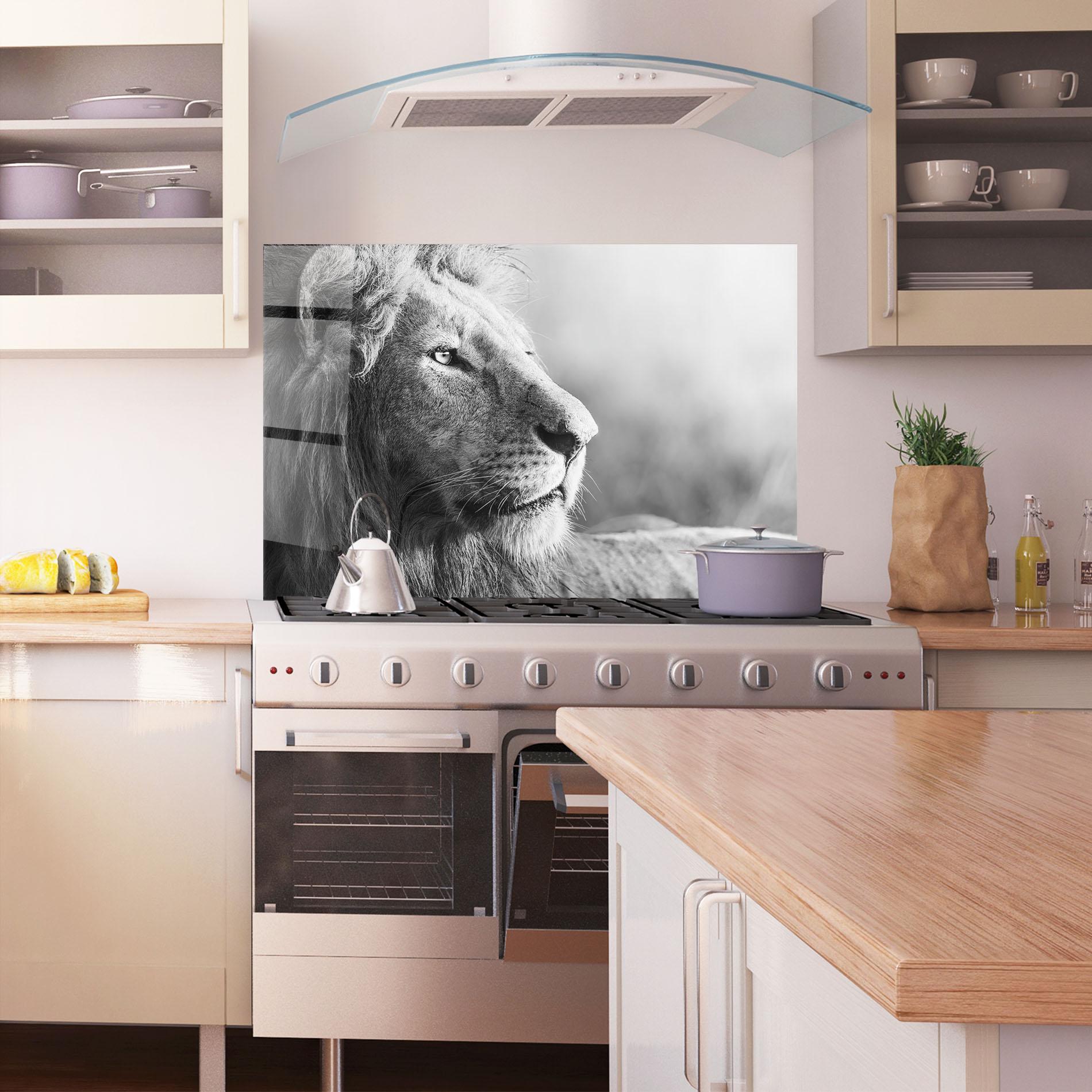 Küchenrückwand Glas Grey Lion Head mockup 1