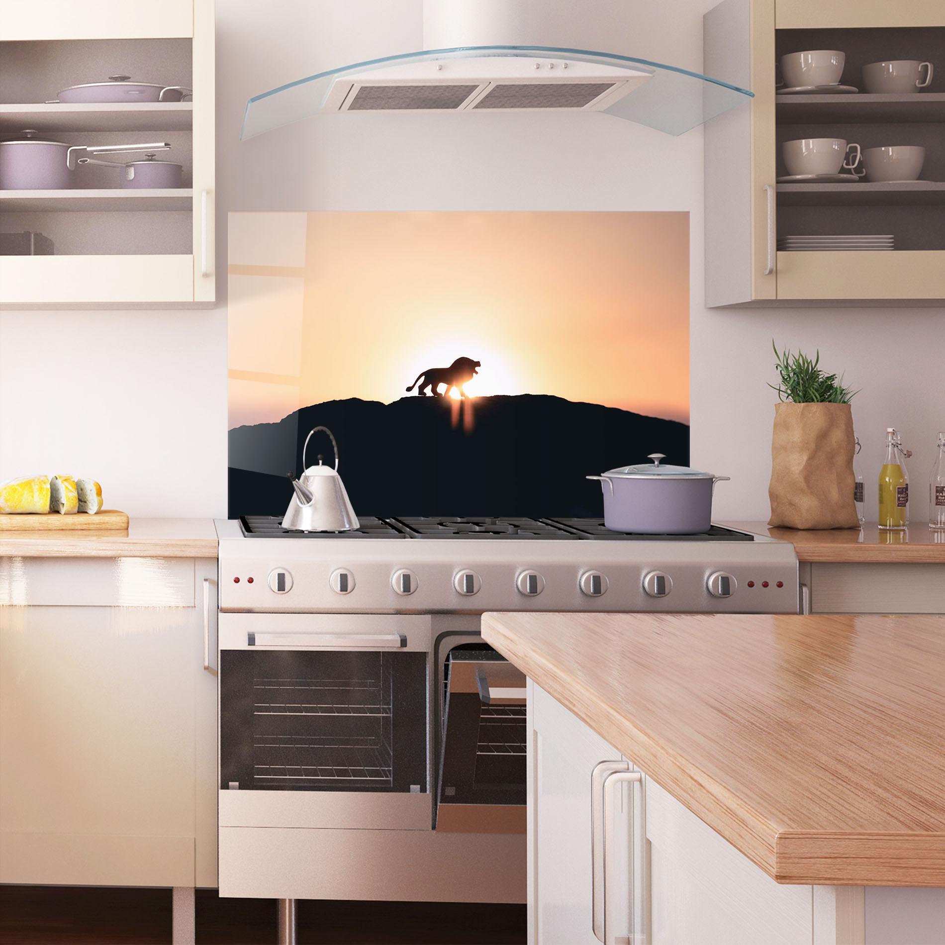Küchenrückwand Glas Lion Shilouette mockup 1
