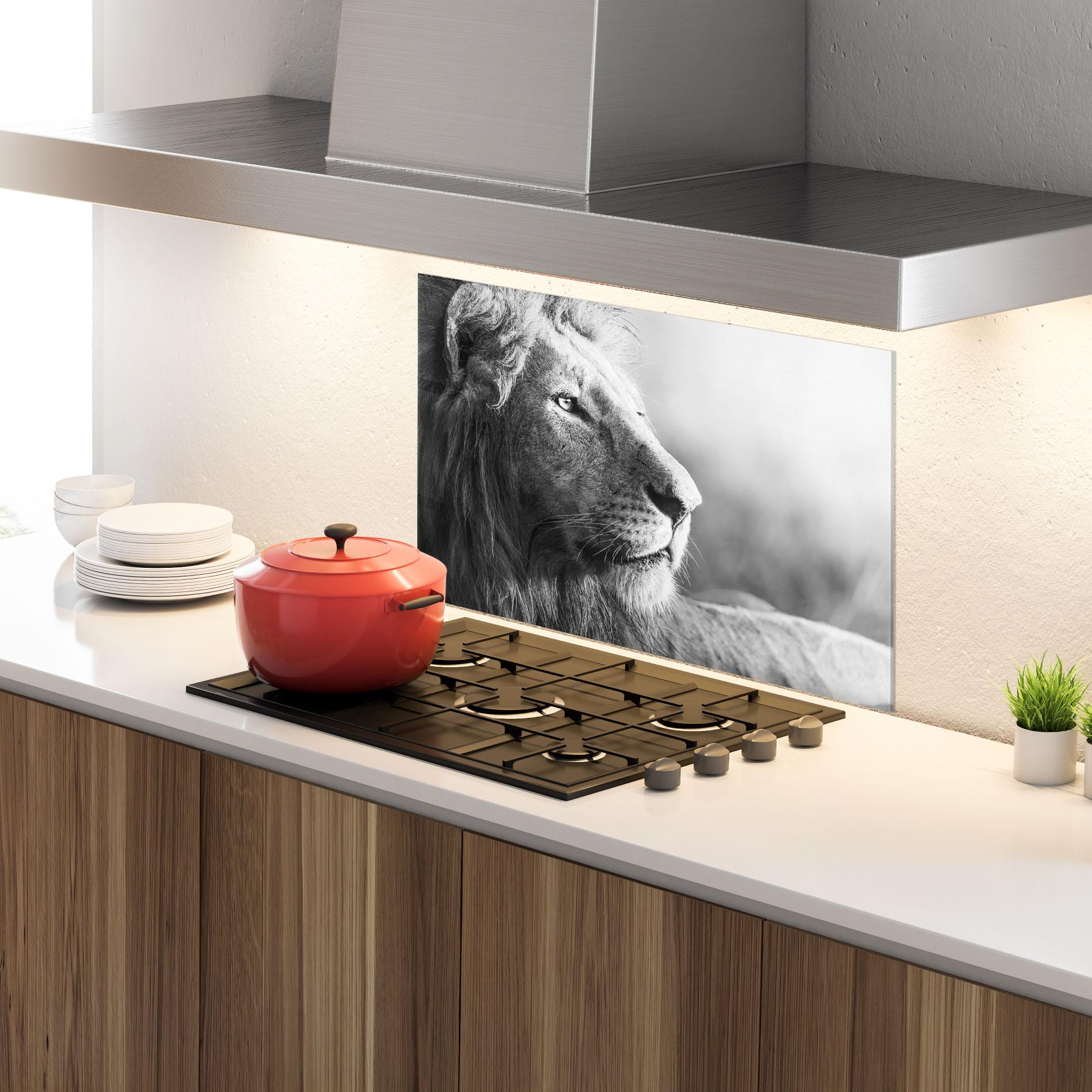 Küchenrückwand Glas Grey Lion Head mockup 4
