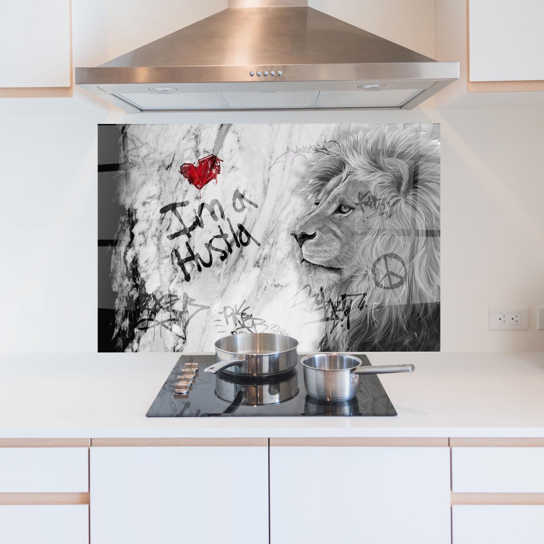 Küchenrückwand Glas Lion Hustler mockup 5