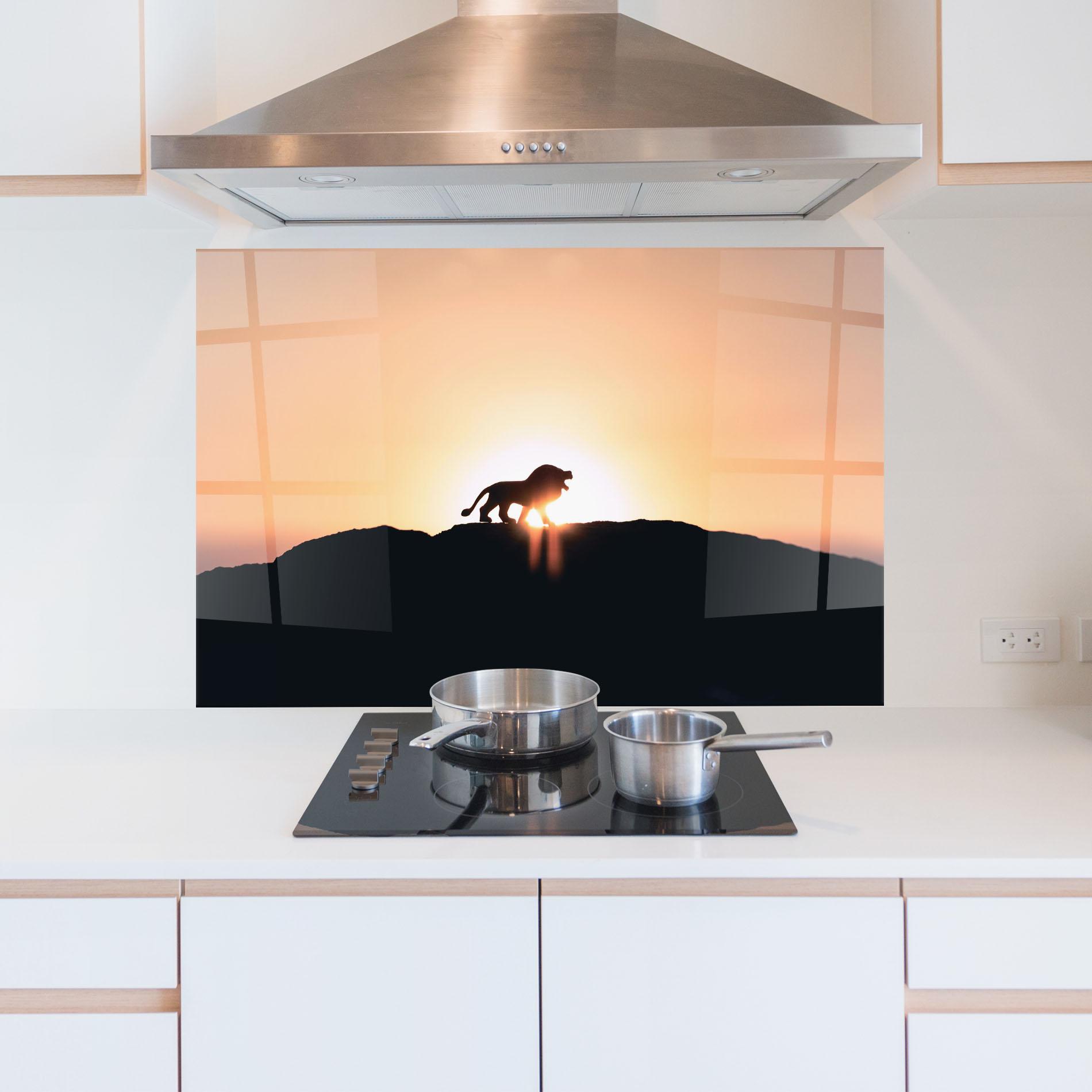 Küchenrückwand Glas Lion Shilouette mockup 5