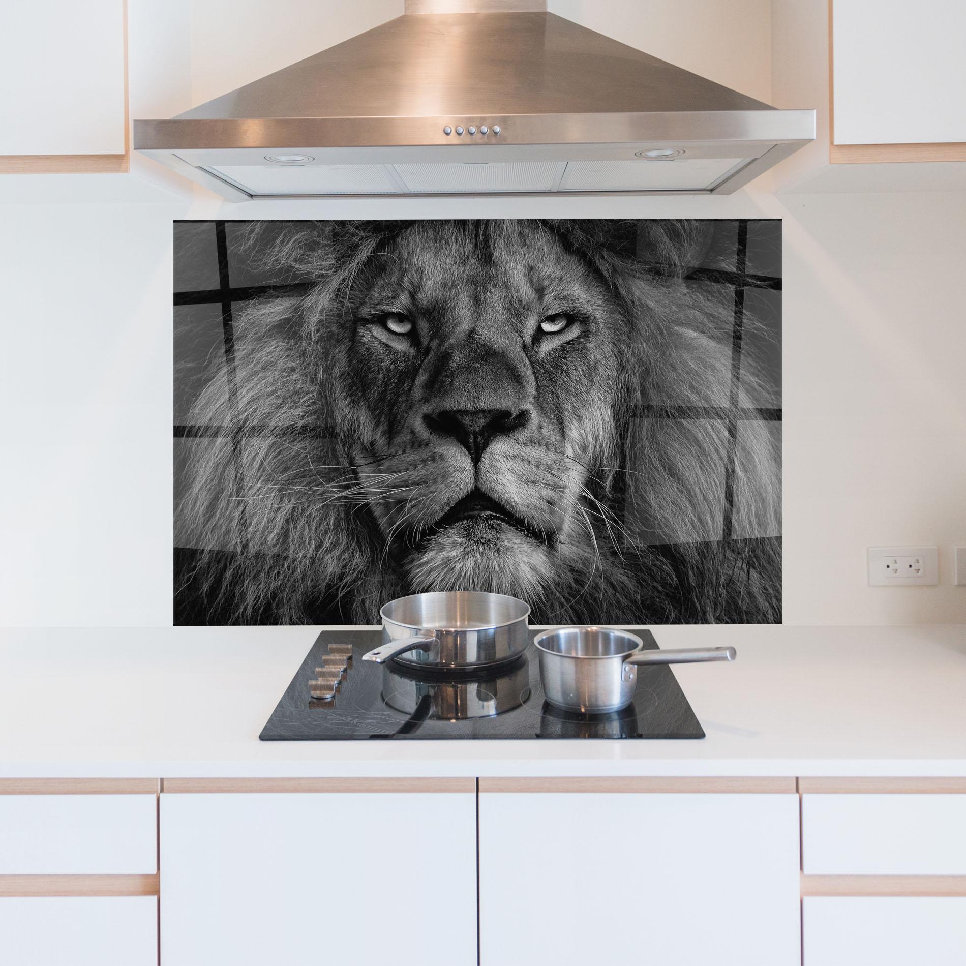 Küchenrückwand Glas Powerful Male Lion mockup 5