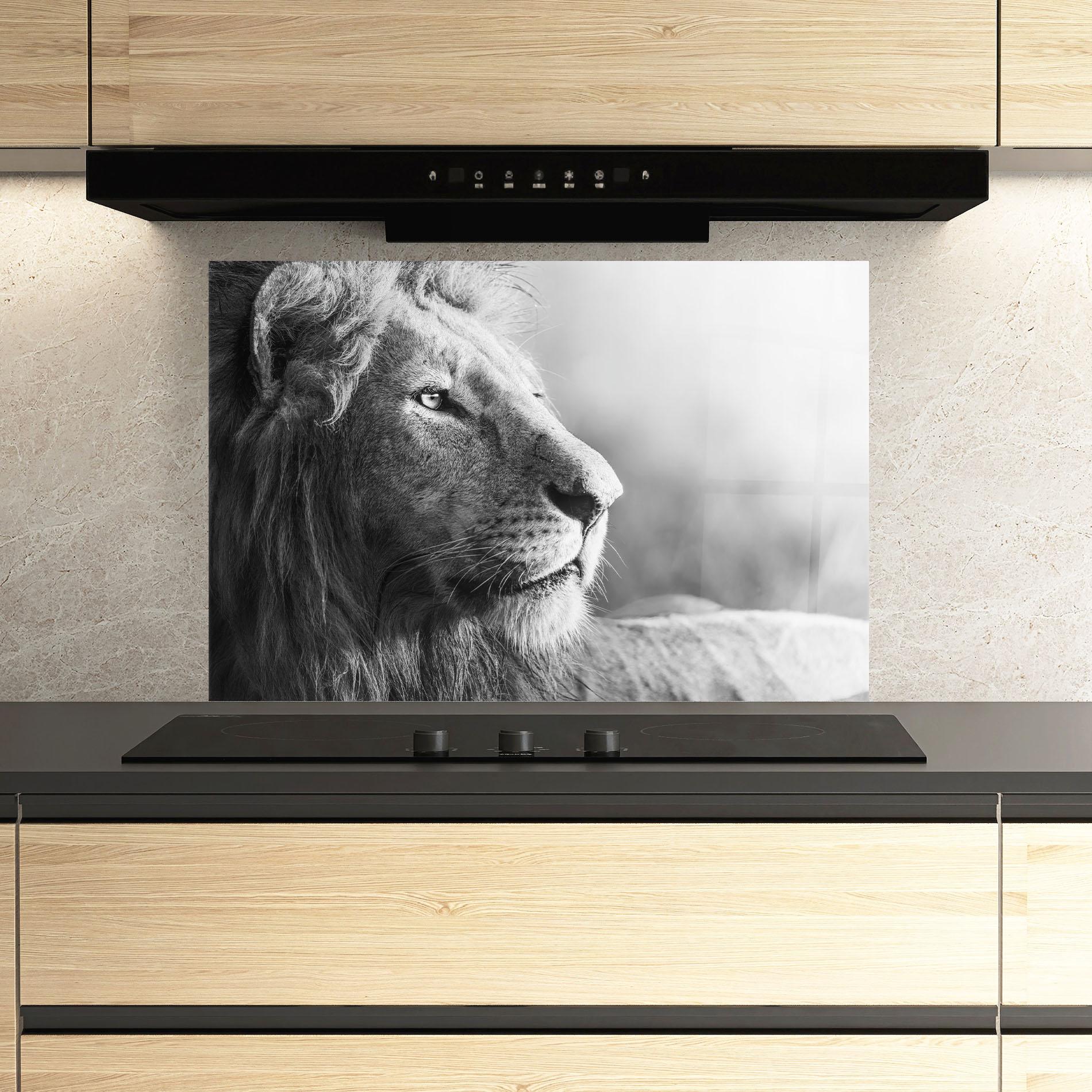 Küchenrückwand Glas Grey Lion Head mockup 3