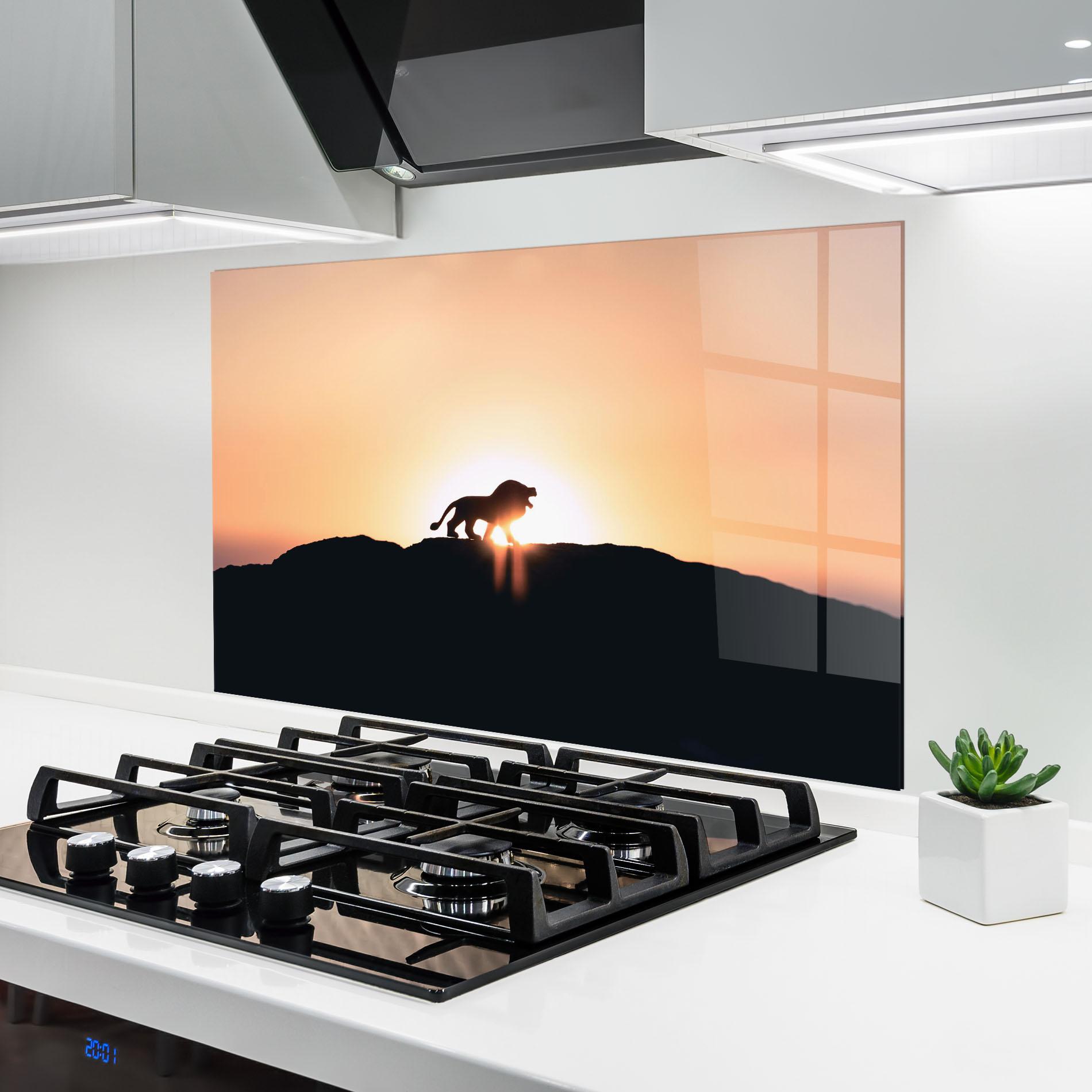 Küchenrückwand Glas Lion Shilouette mockup 6