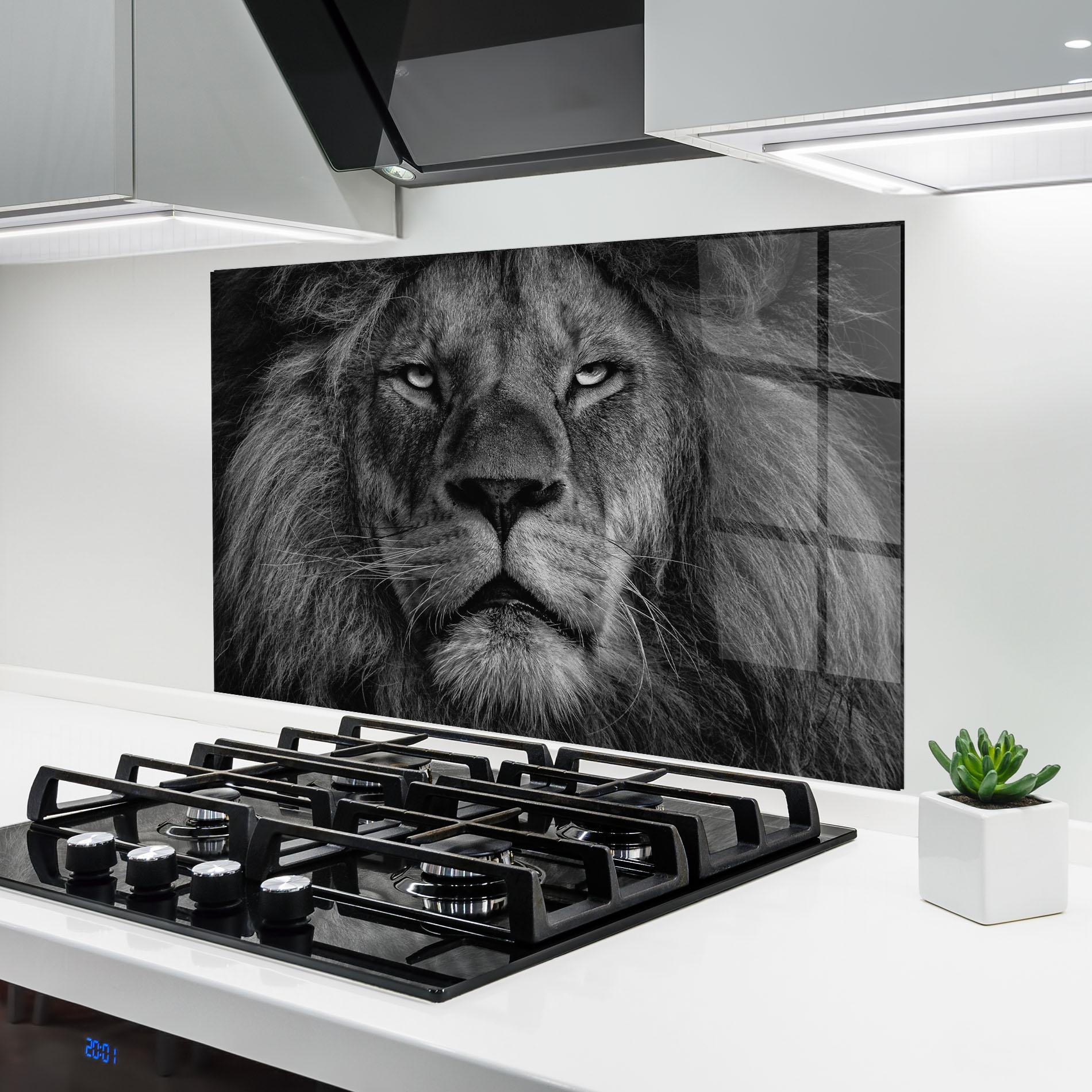 Küchenrückwand Glas Powerful Male Lion mockup 6