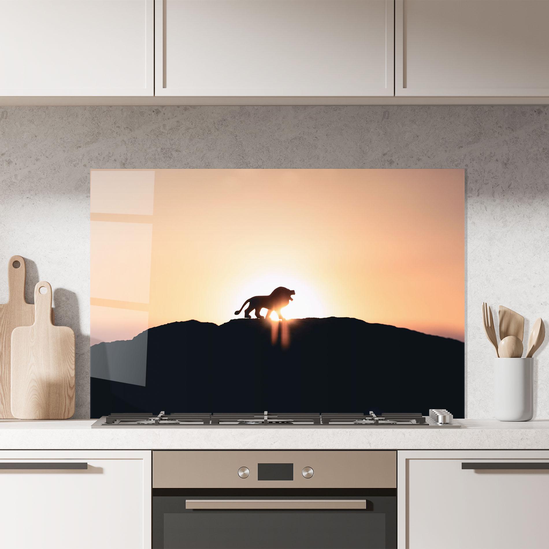 Küchenrückwand Glas Lion Shilouette mockup 7