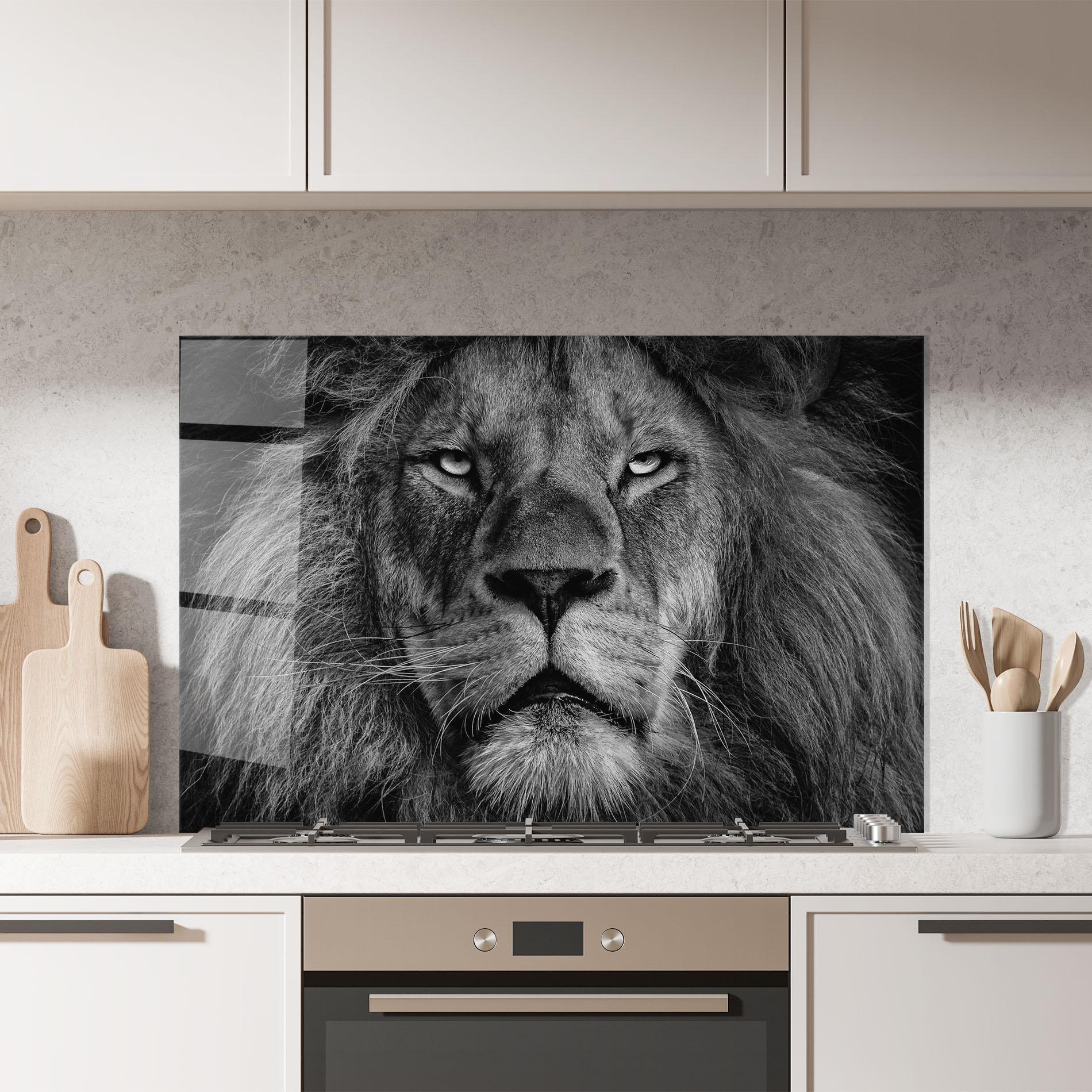 Küchenrückwand Glas Powerful Male Lion mockup 7