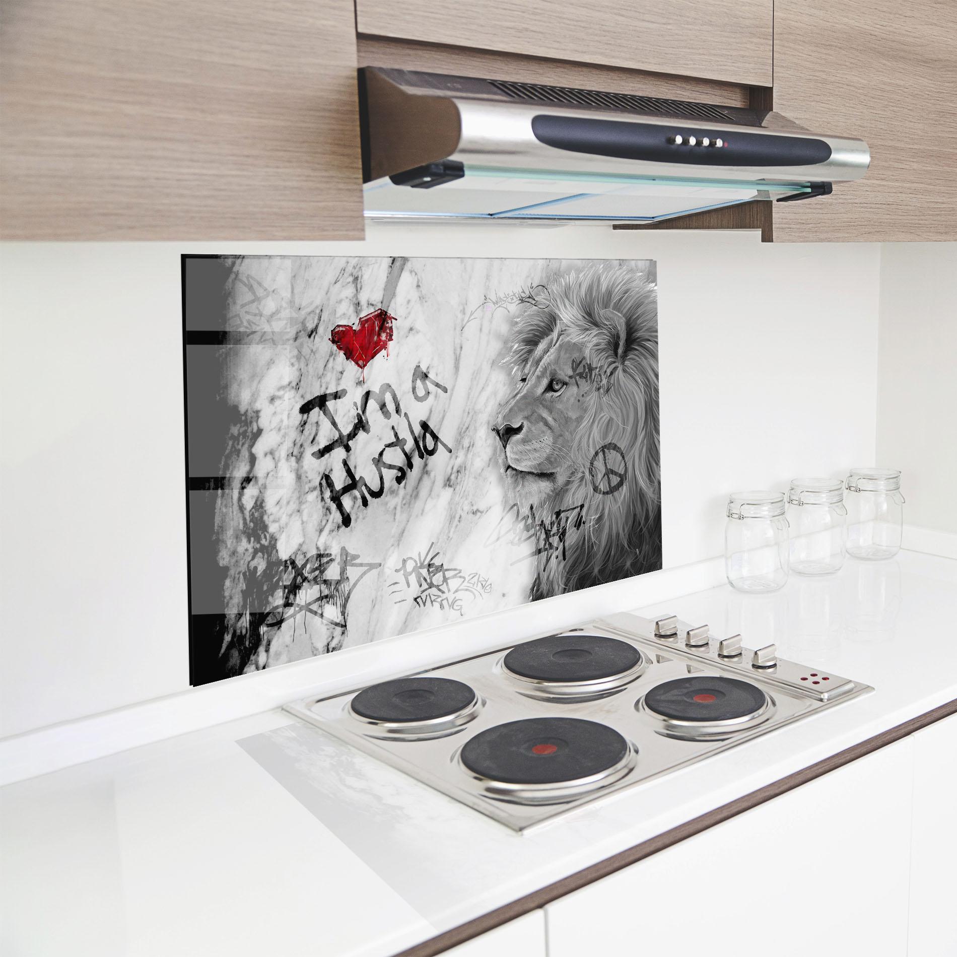 Küchenrückwand Glas Lion Hustler mockup 8