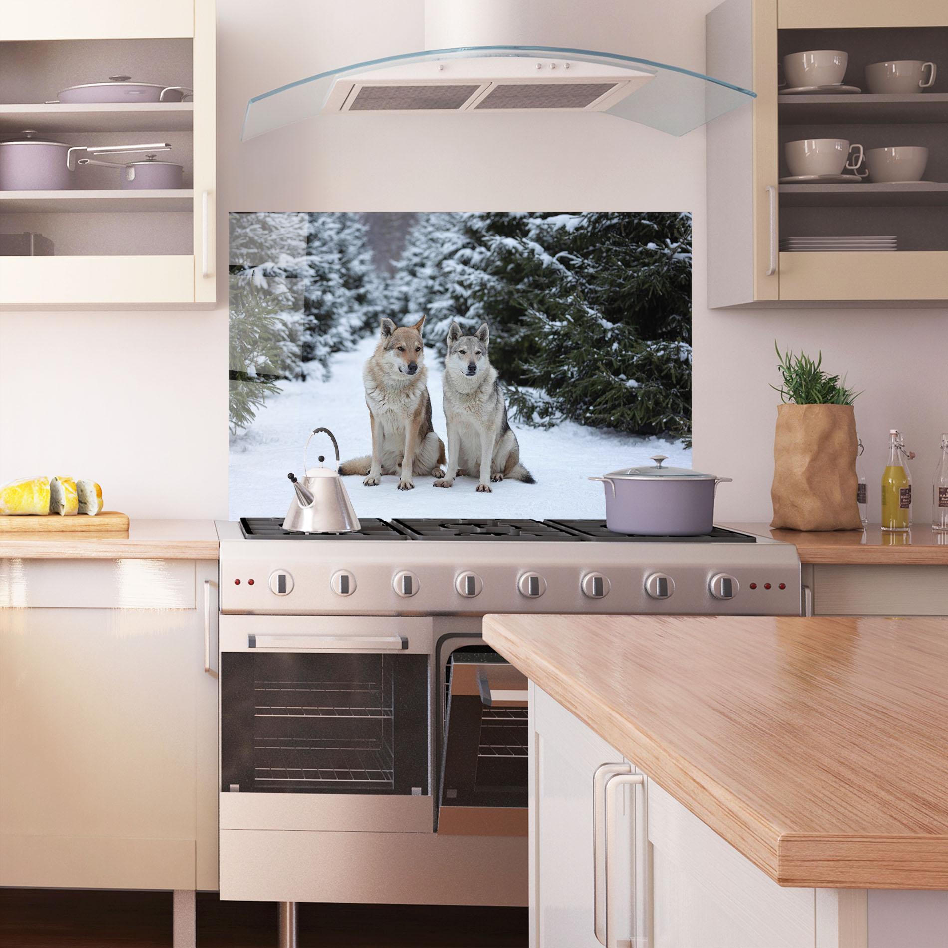 Küchenrückwand Glas 2 Wolfs Sitting mockup 1